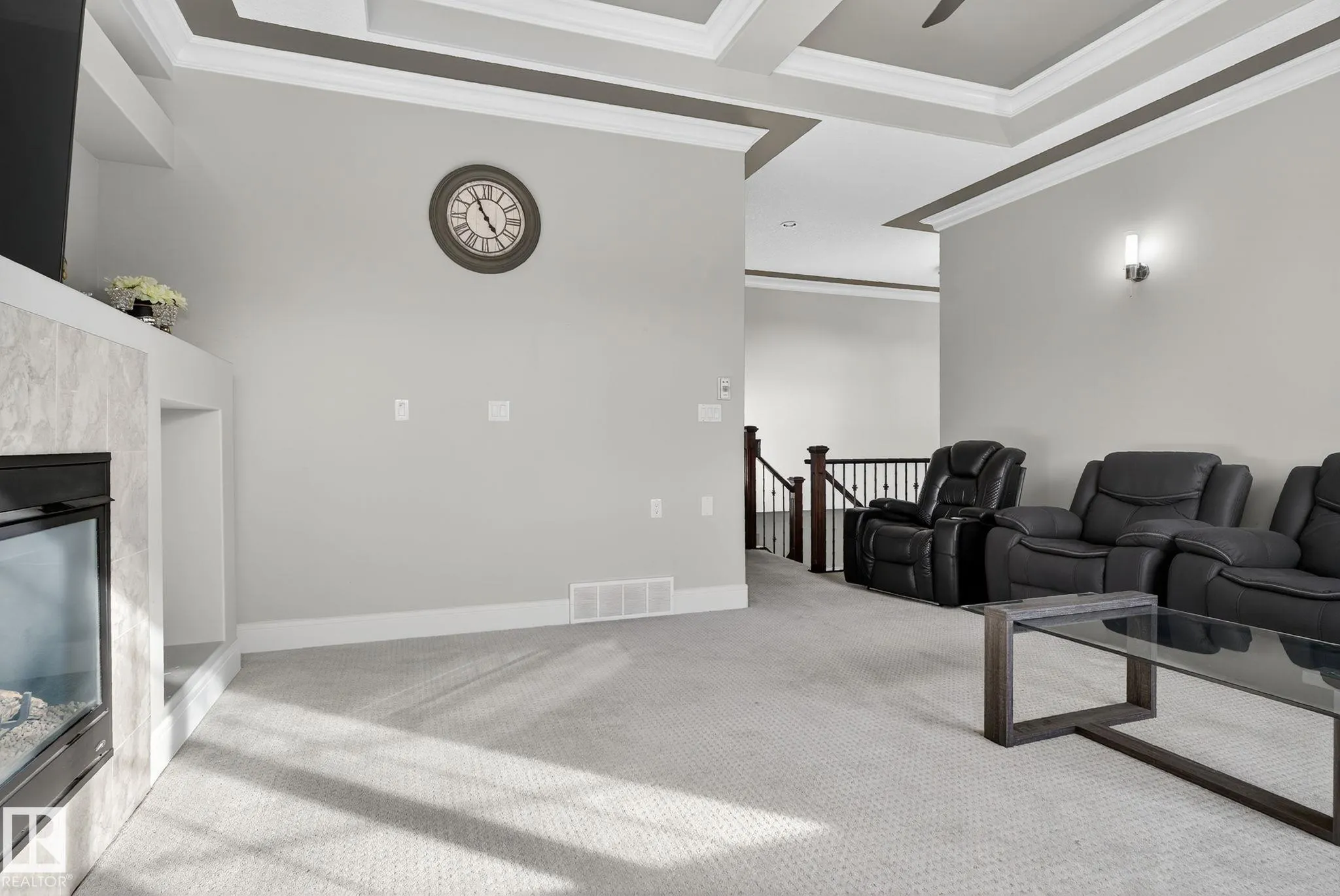527 ALBANY Way