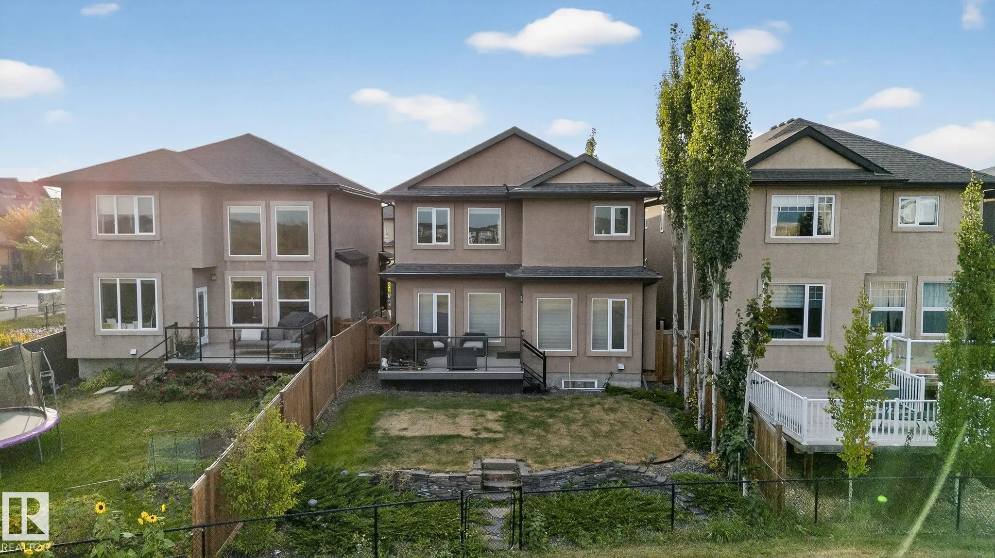 527 ALBANY Way