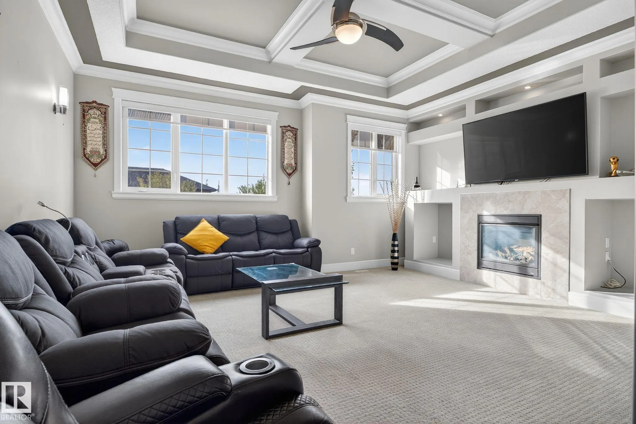 527 ALBANY Way