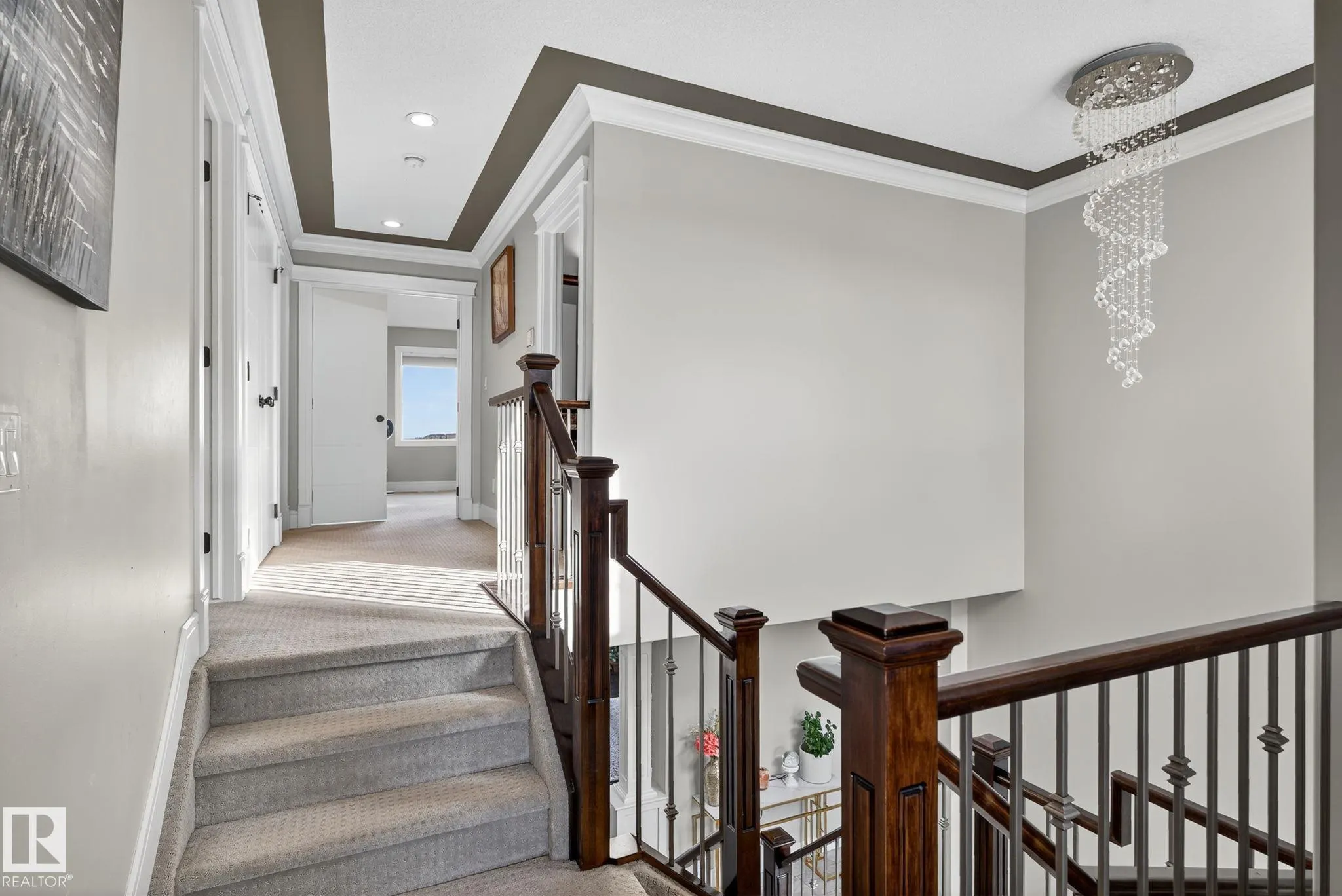 527 ALBANY Way