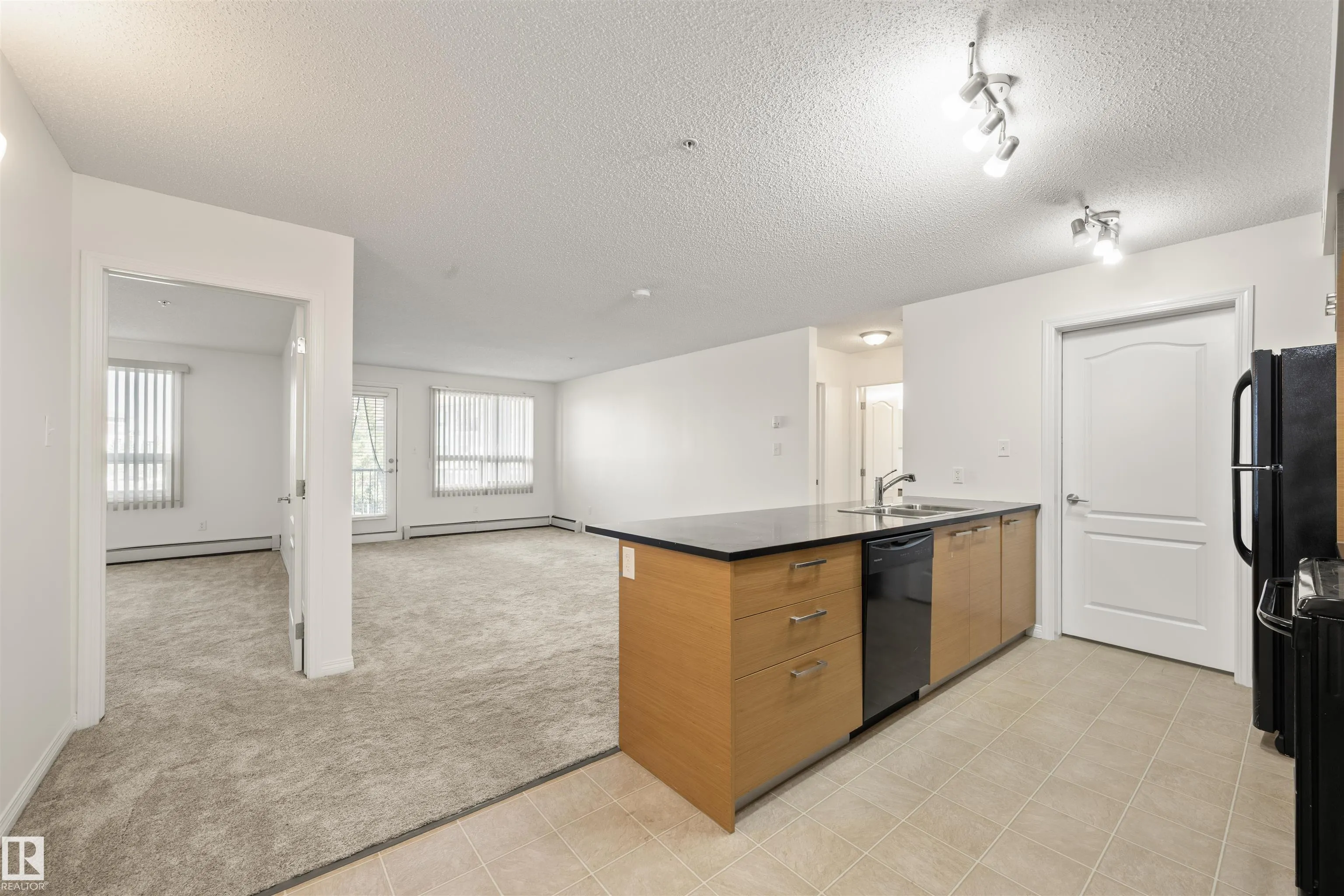 7343 SOUTH TERWILLEGAR Drive