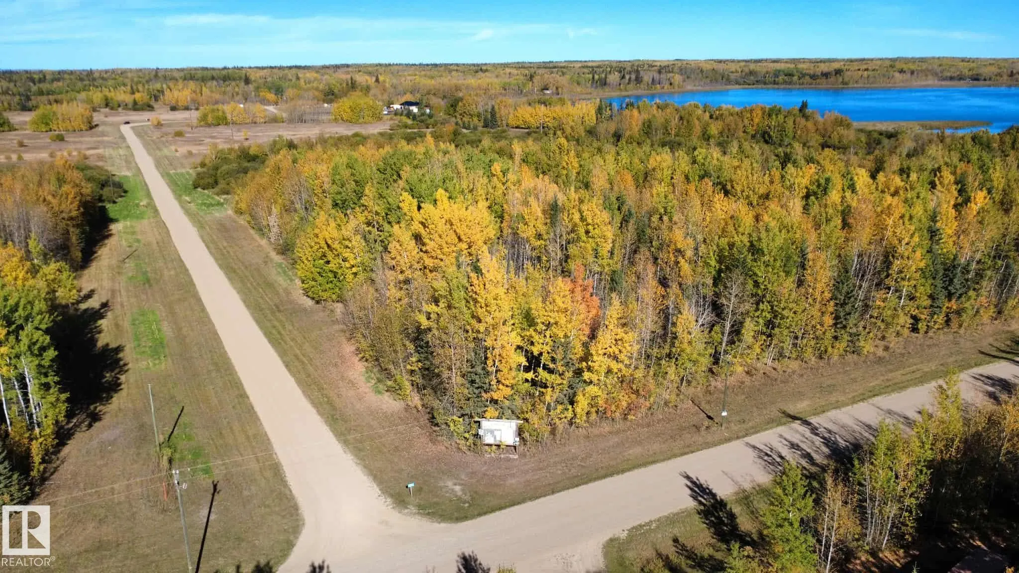 2 Bechthold Bay , Skeleton Lake