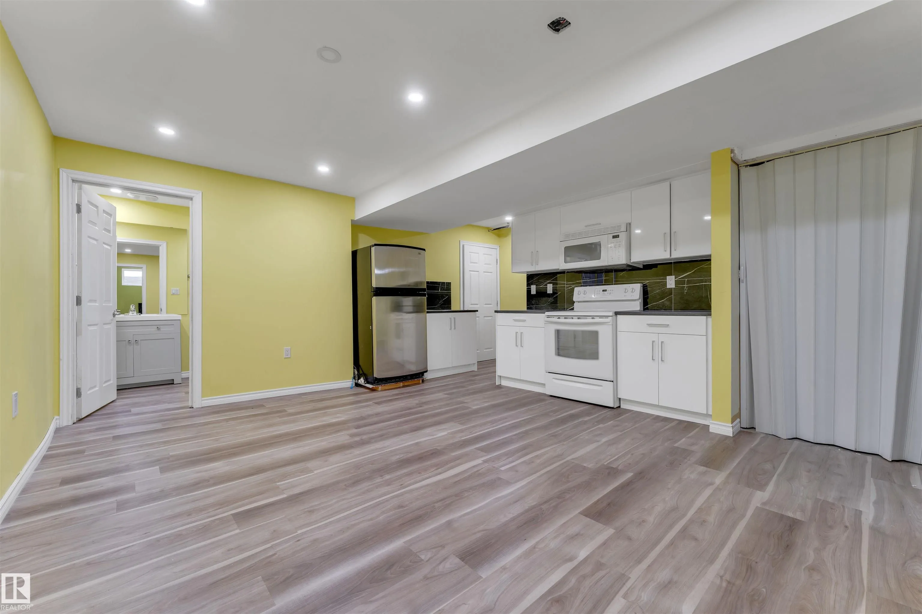 414 WATT Boulevard