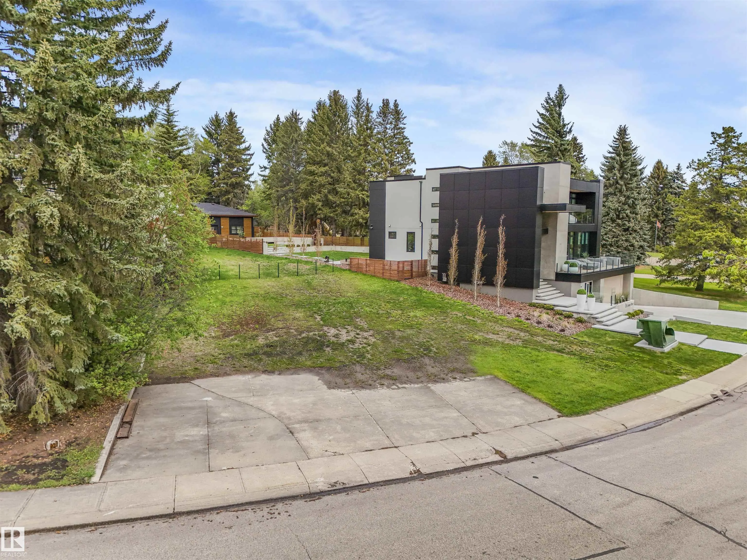 6A LAURIER Place
