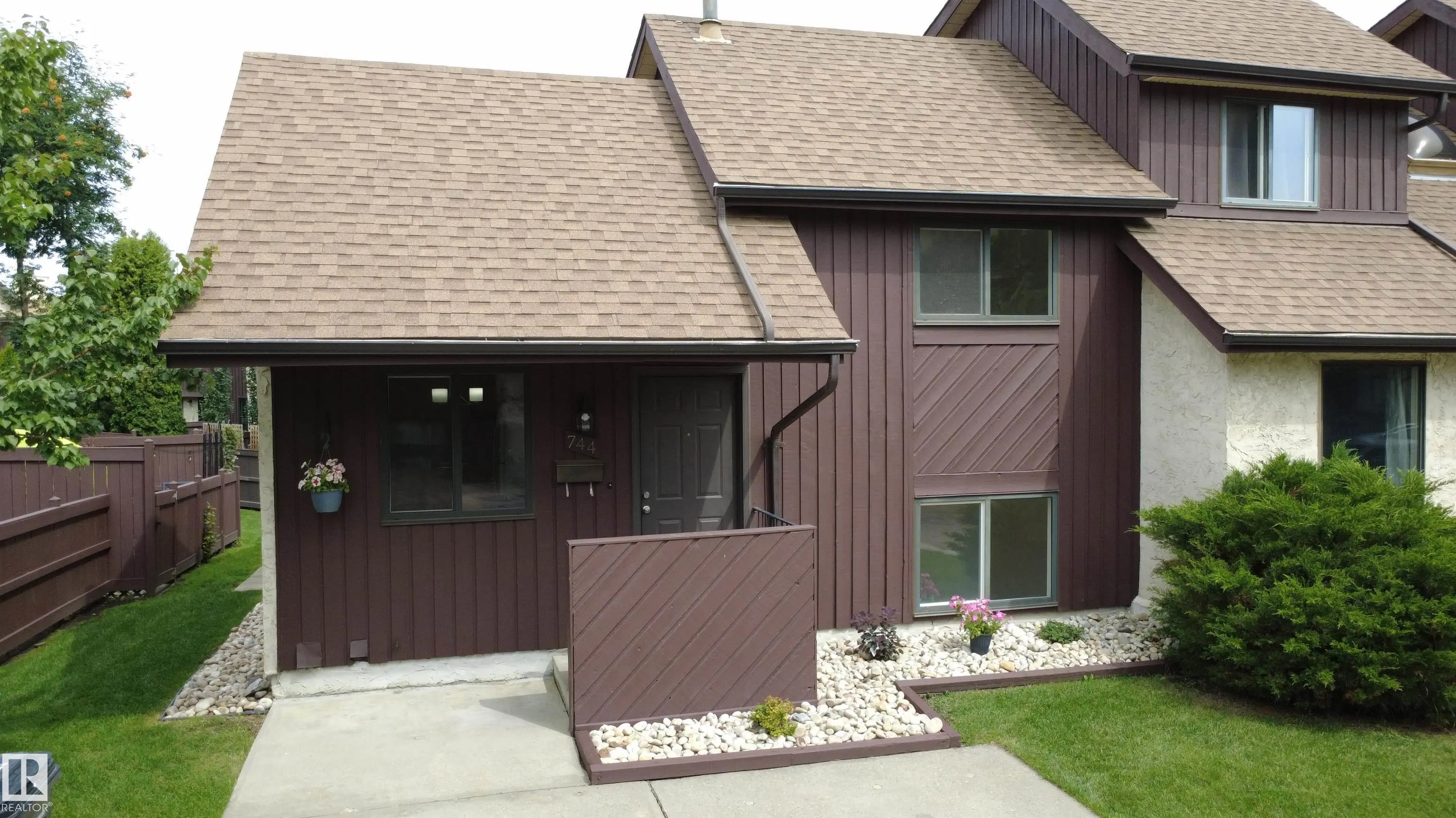 744 SADDLEBACK Road
