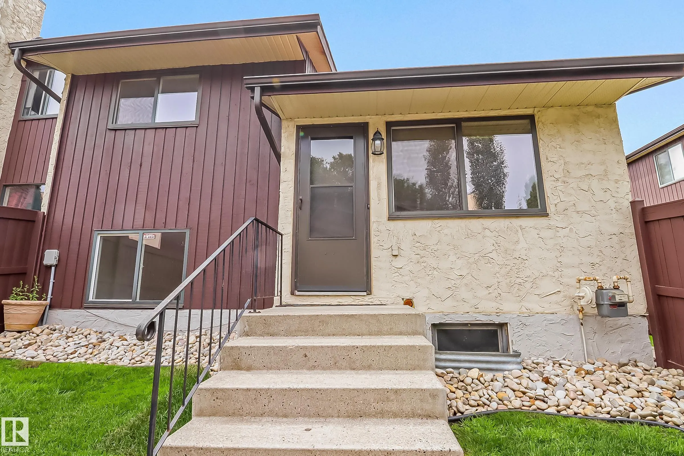 744 SADDLEBACK Road
