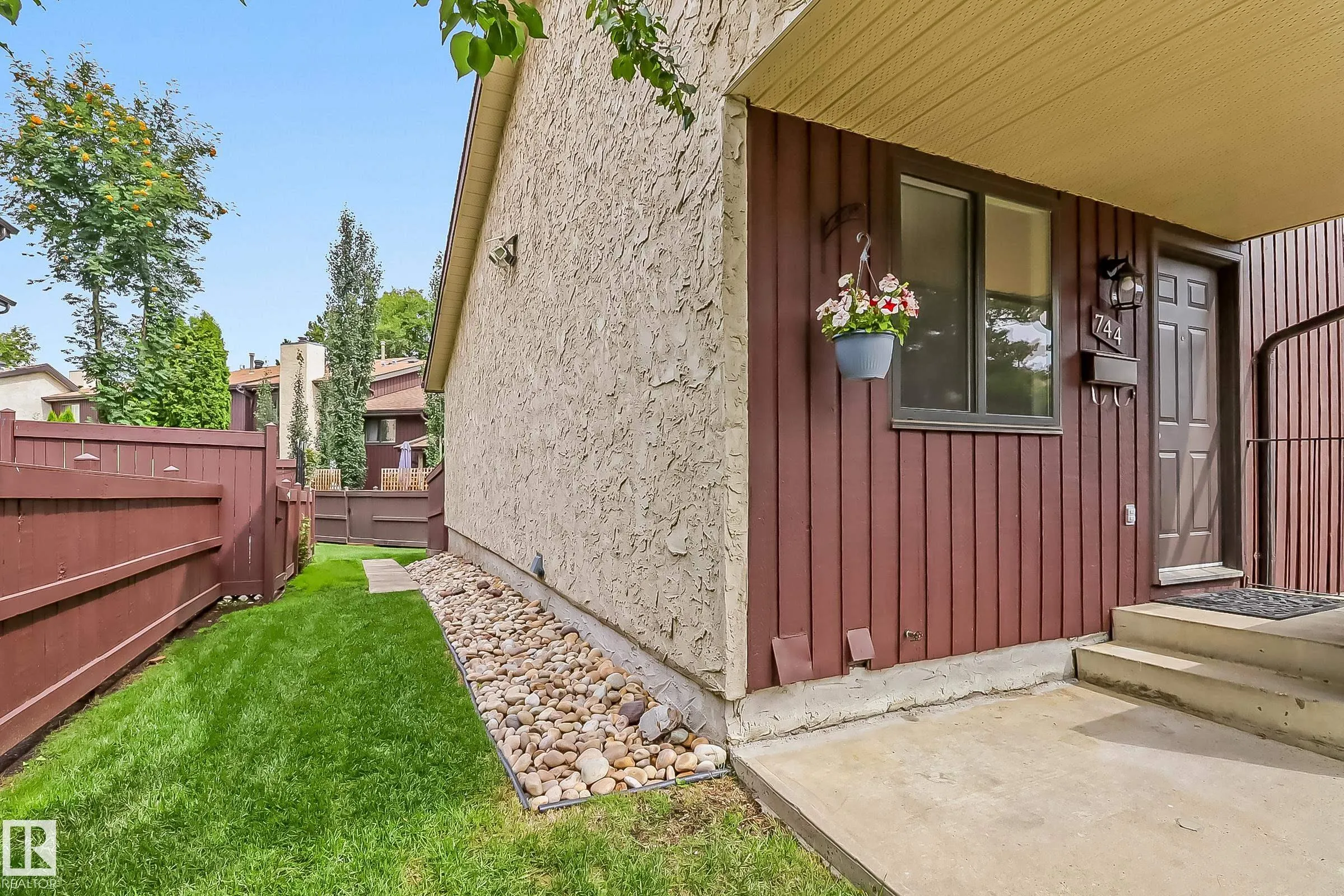 744 SADDLEBACK Road