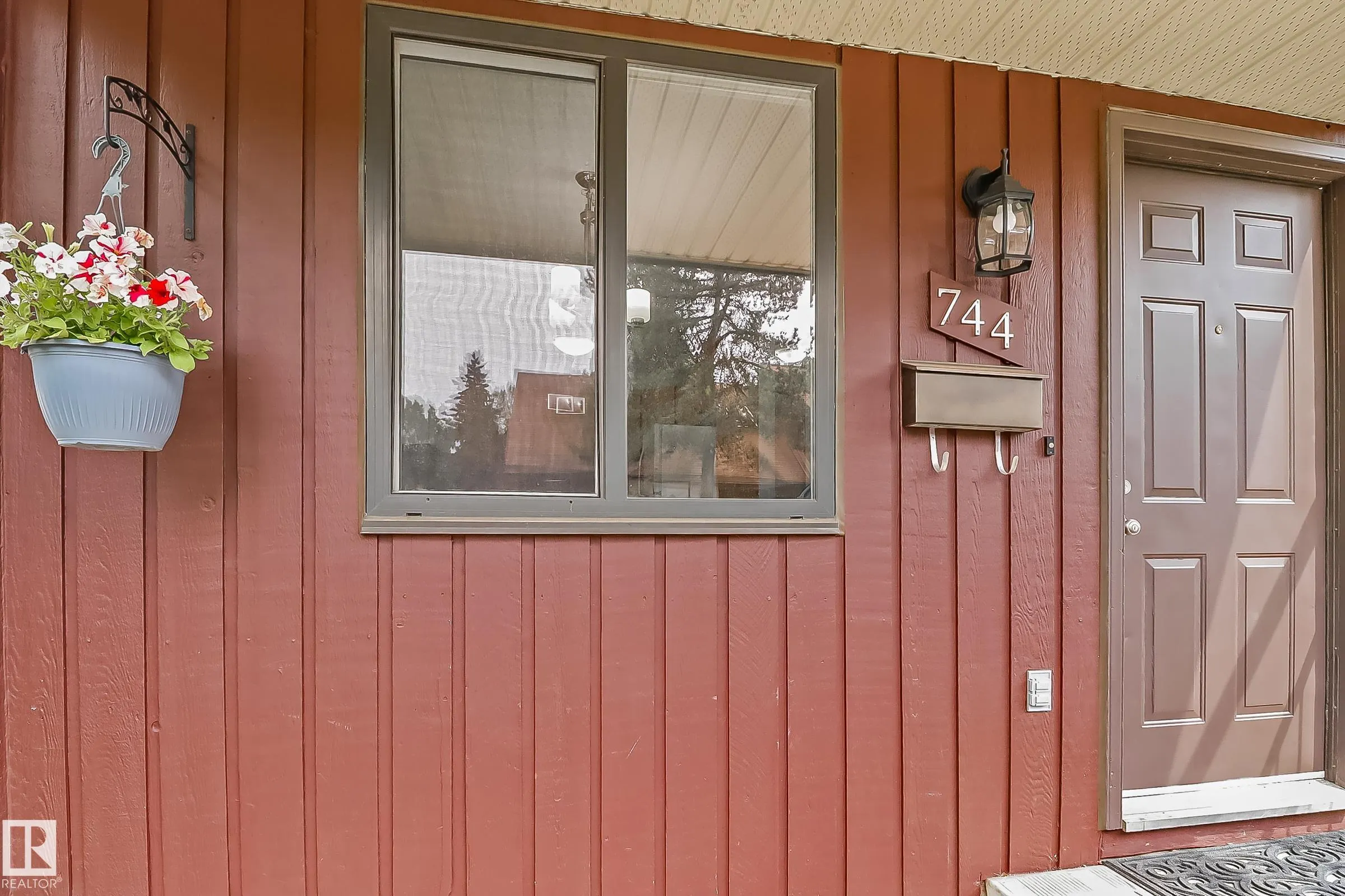744 SADDLEBACK Road