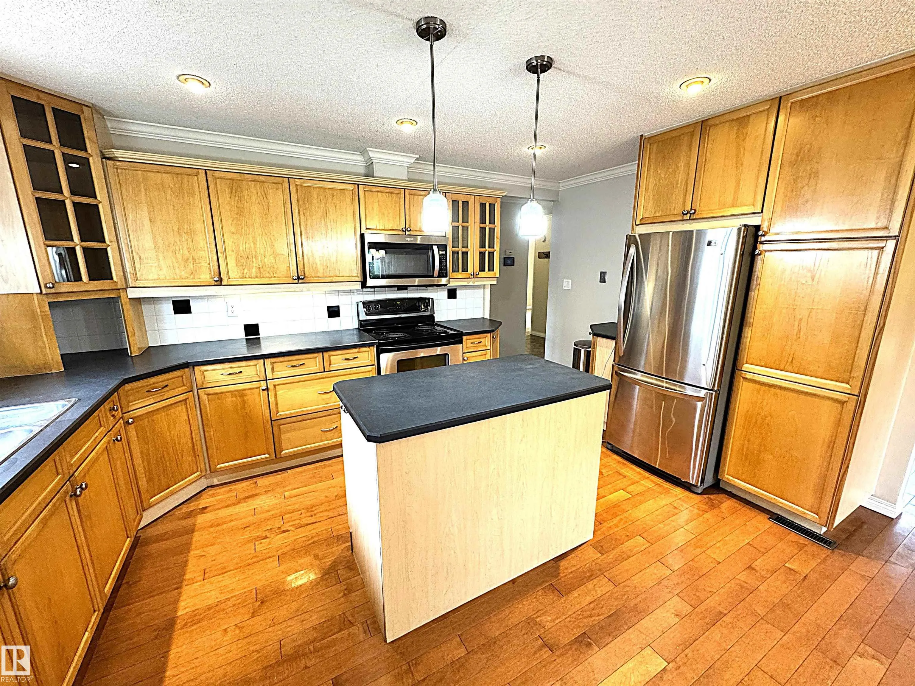 3607 104 Street