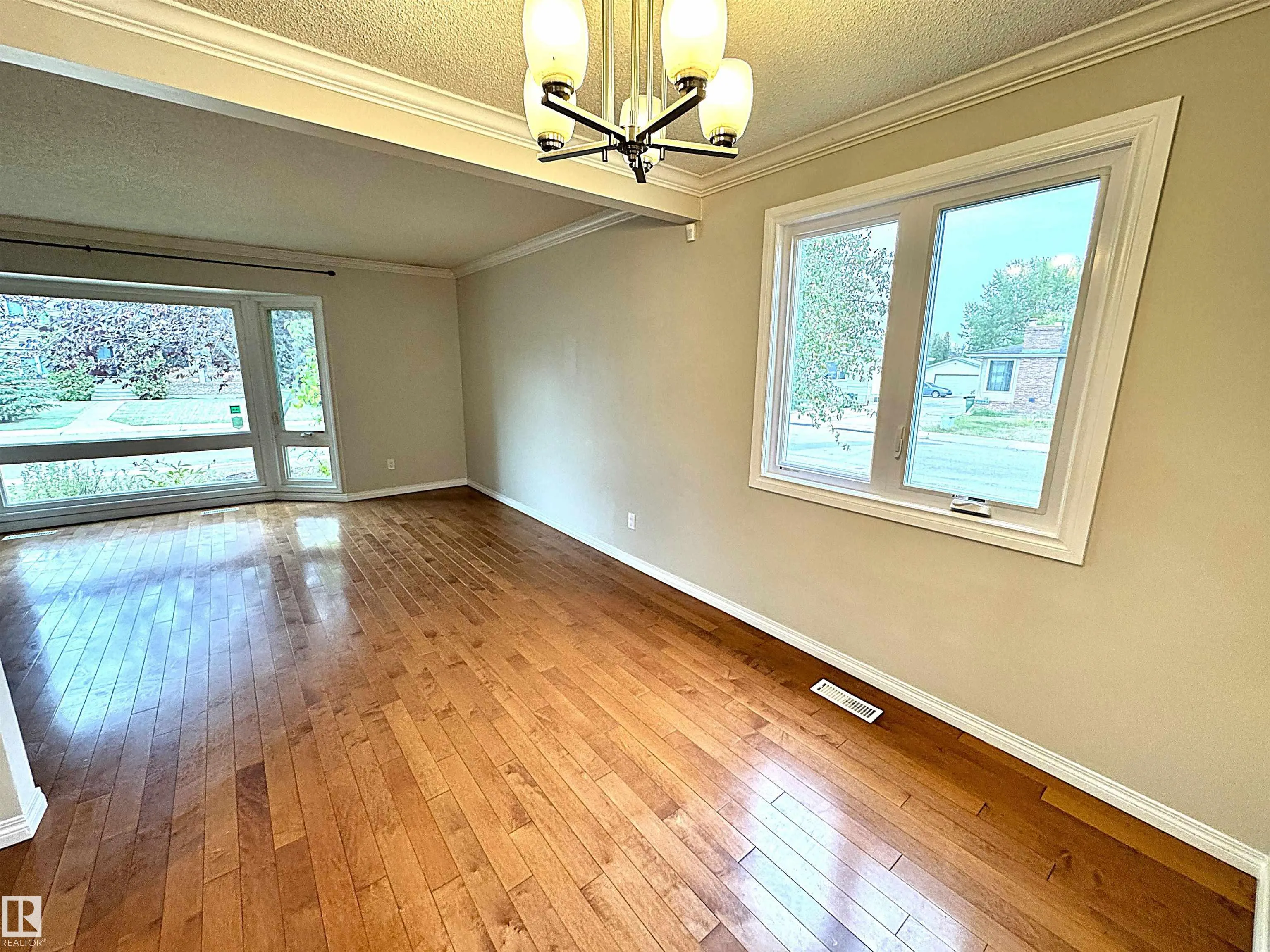 3607 104 Street