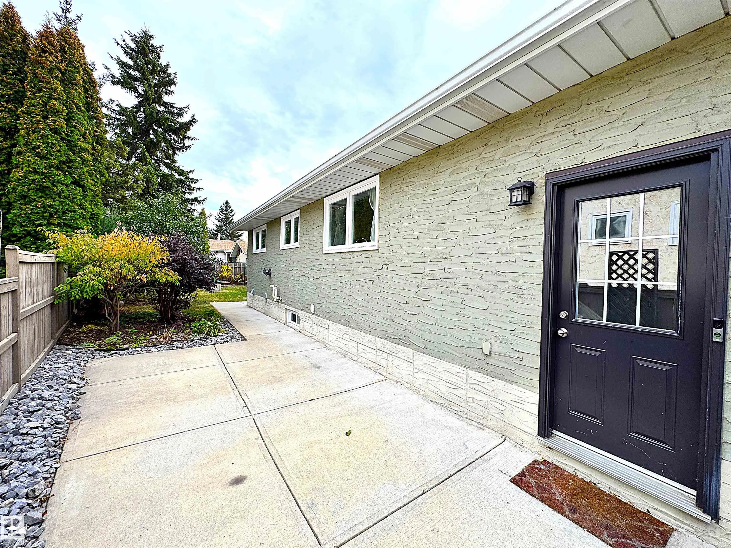 3607 104 Street