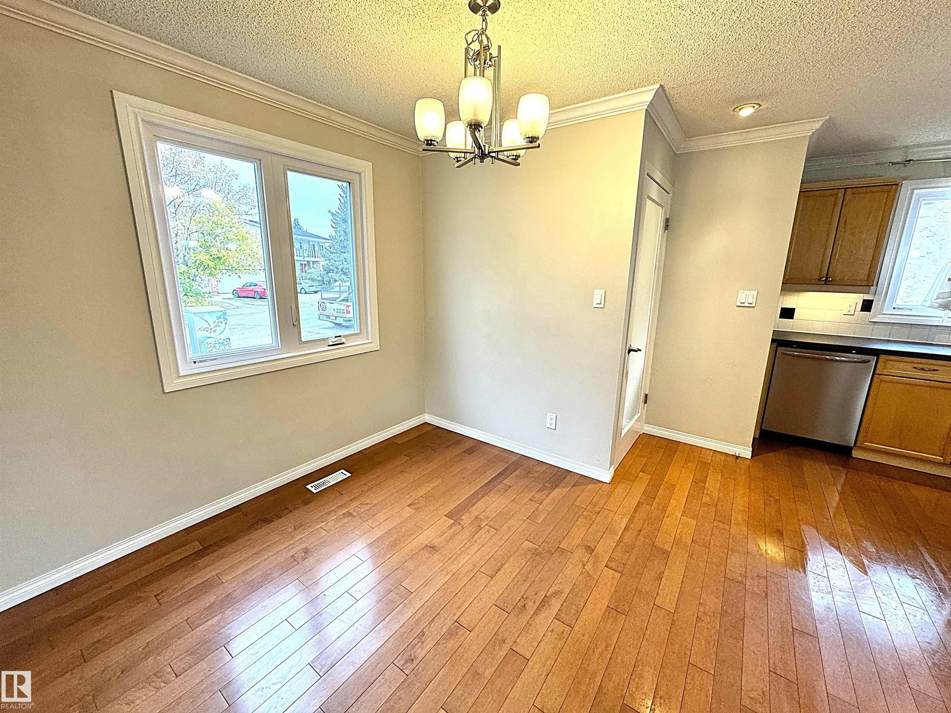 3607 104 Street