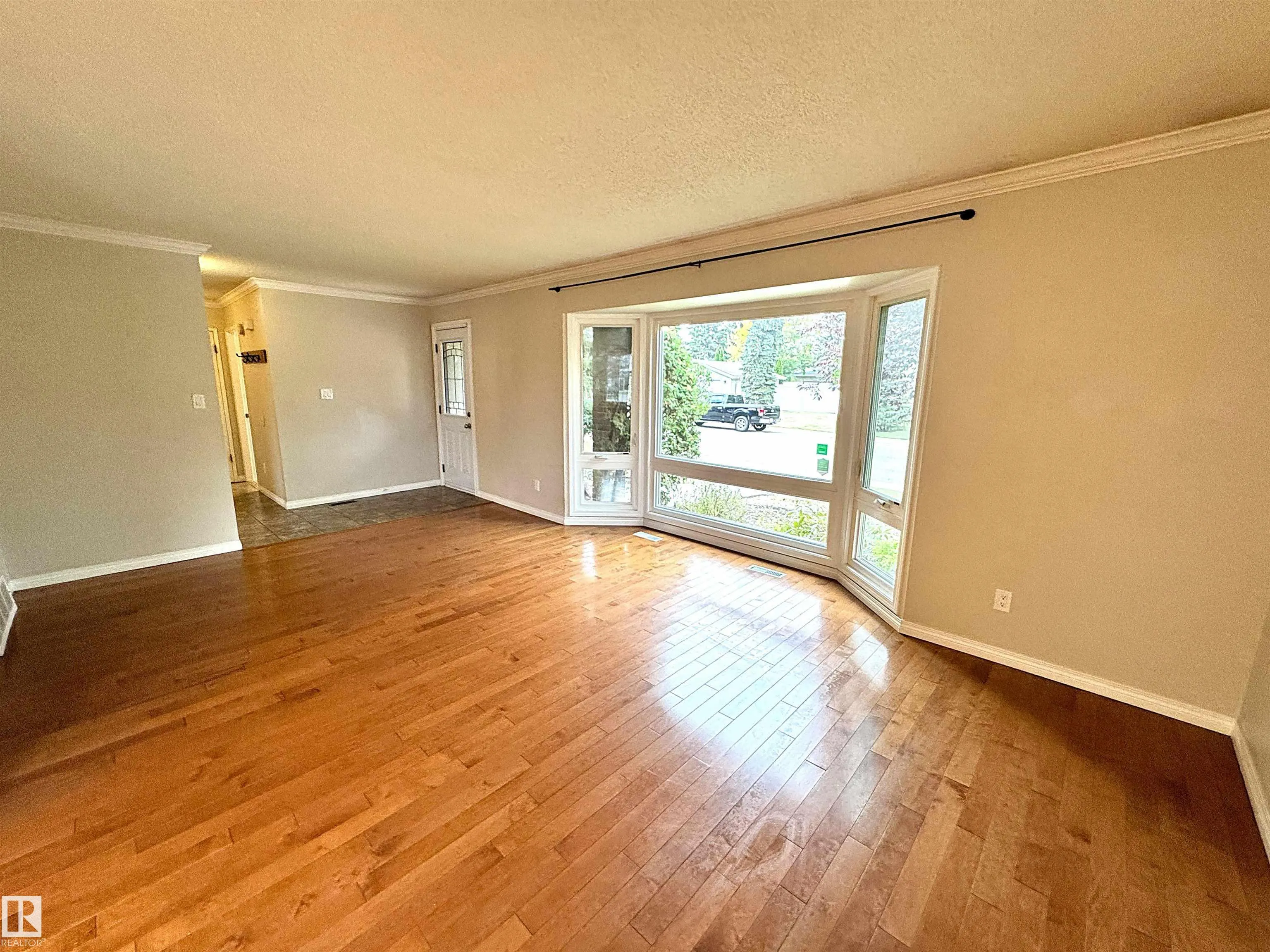 3607 104 Street