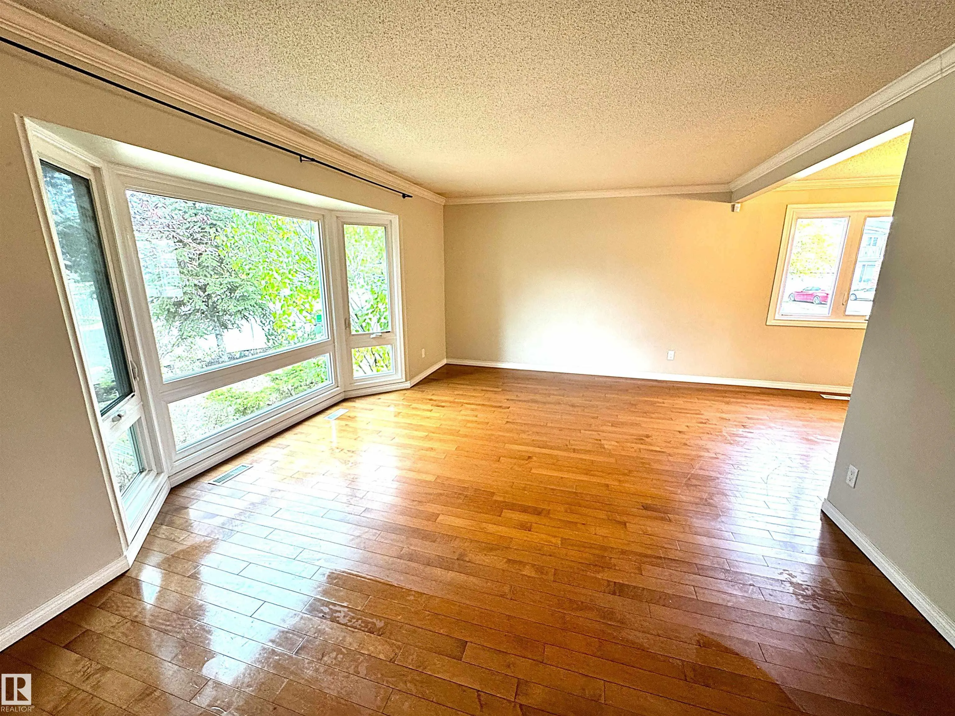 3607 104 Street
