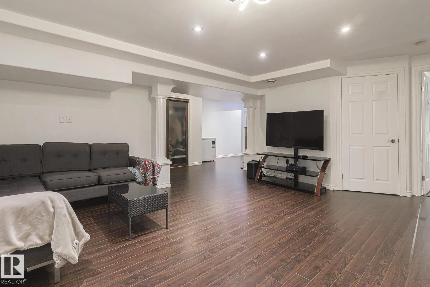 12 ELSINORE Place
