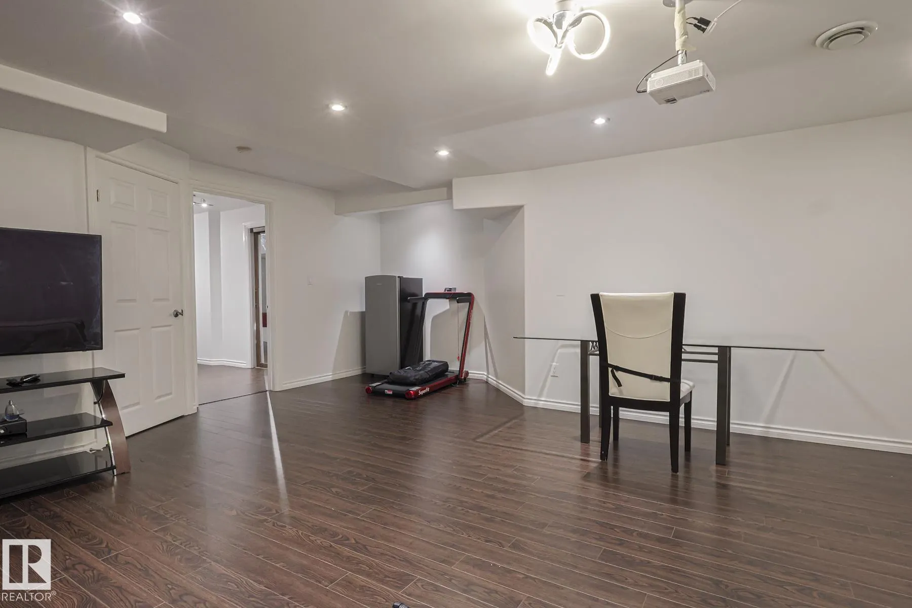 12 ELSINORE Place