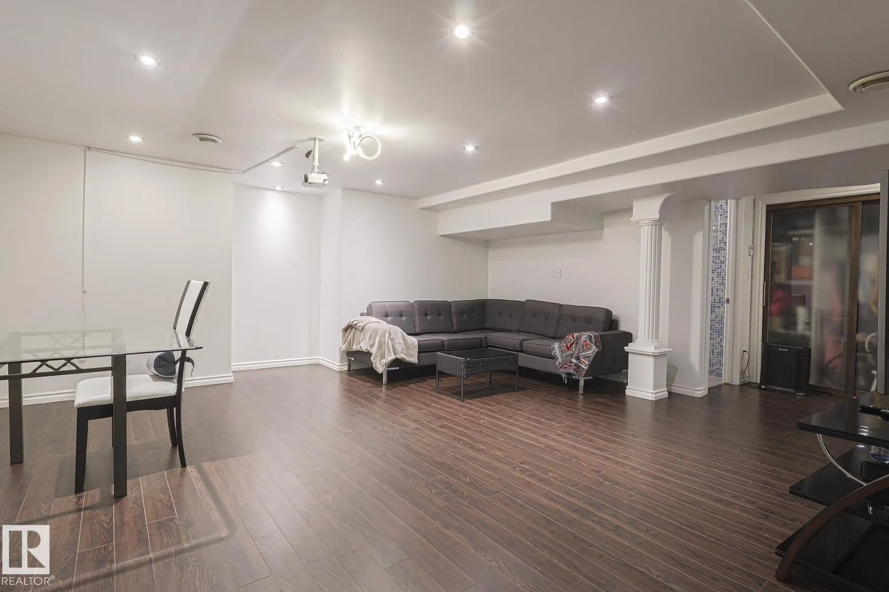 12 ELSINORE Place