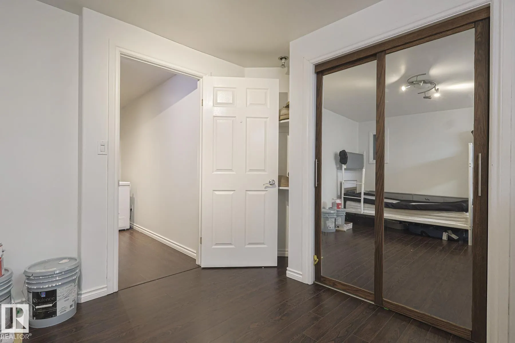 12 ELSINORE Place