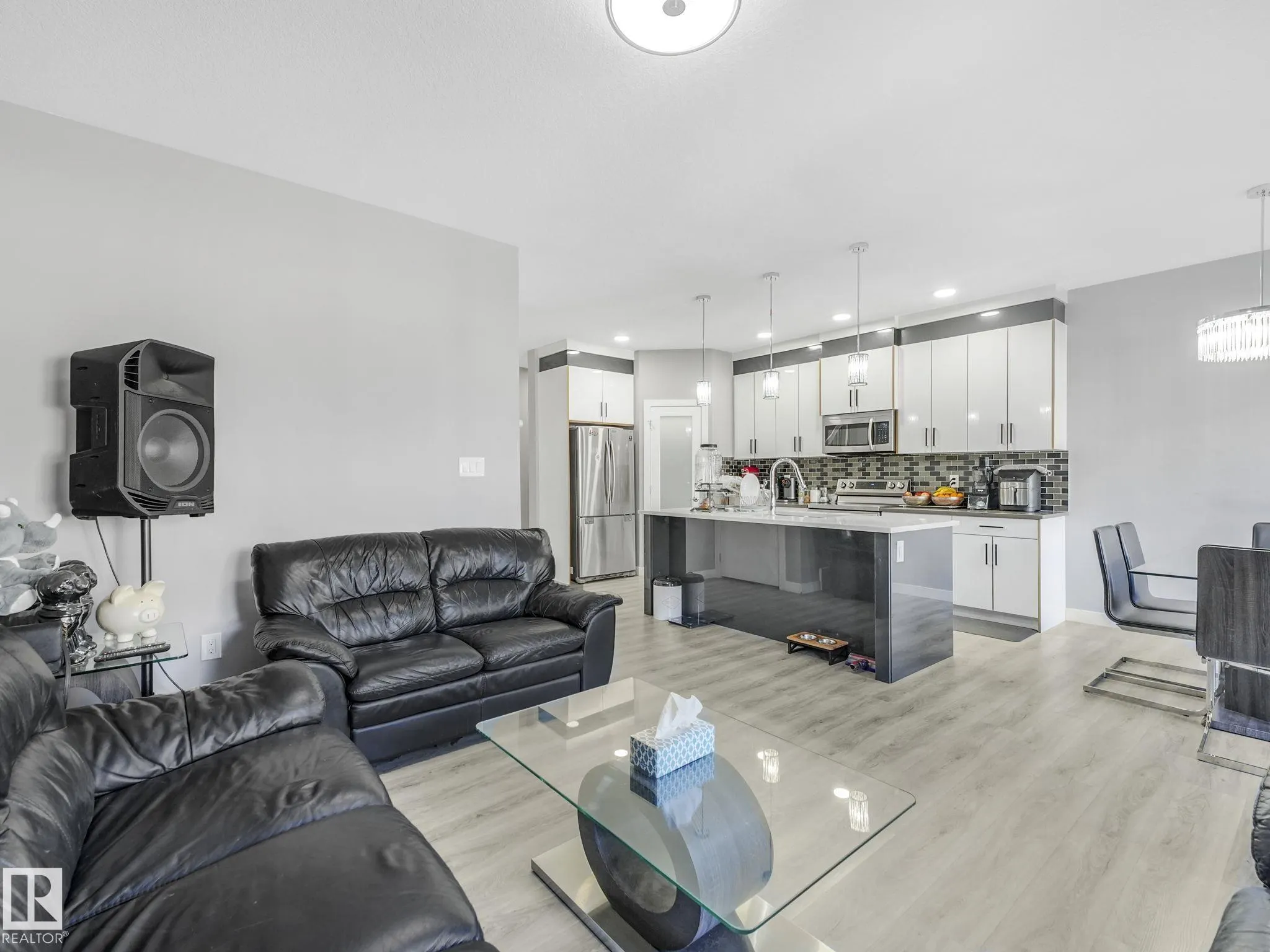 1703 16 Avenue