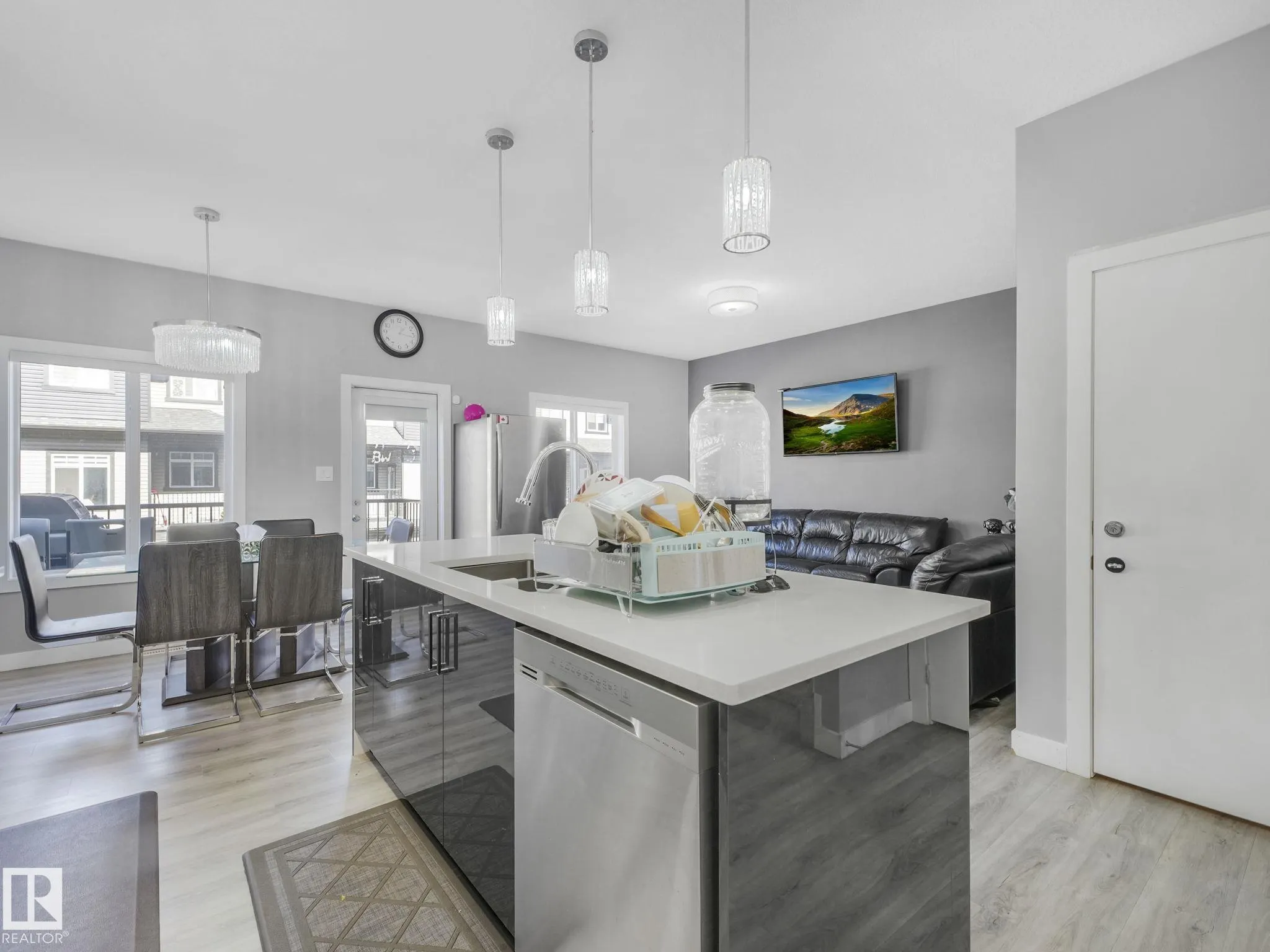 1703 16 Avenue