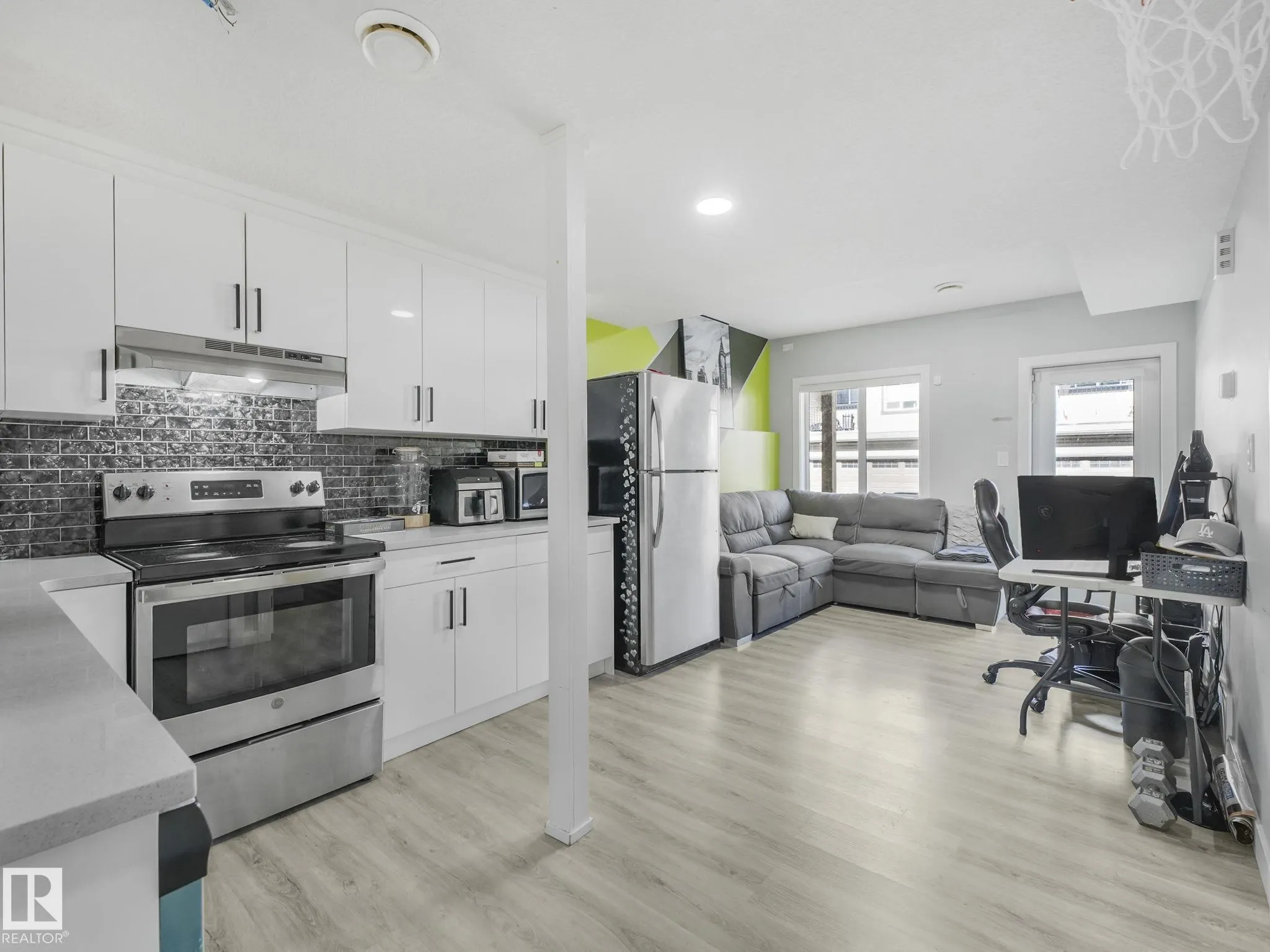 1703 16 Avenue