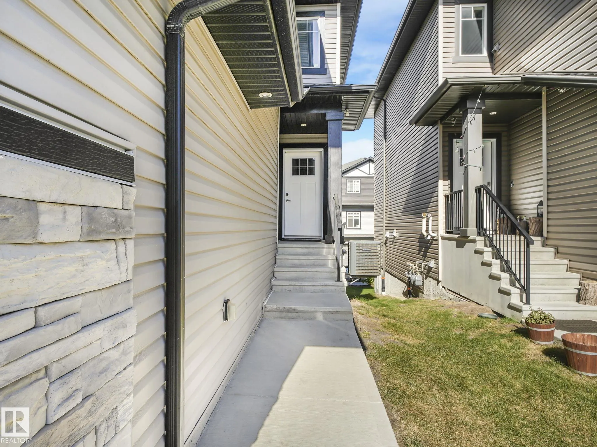1703 16 Avenue
