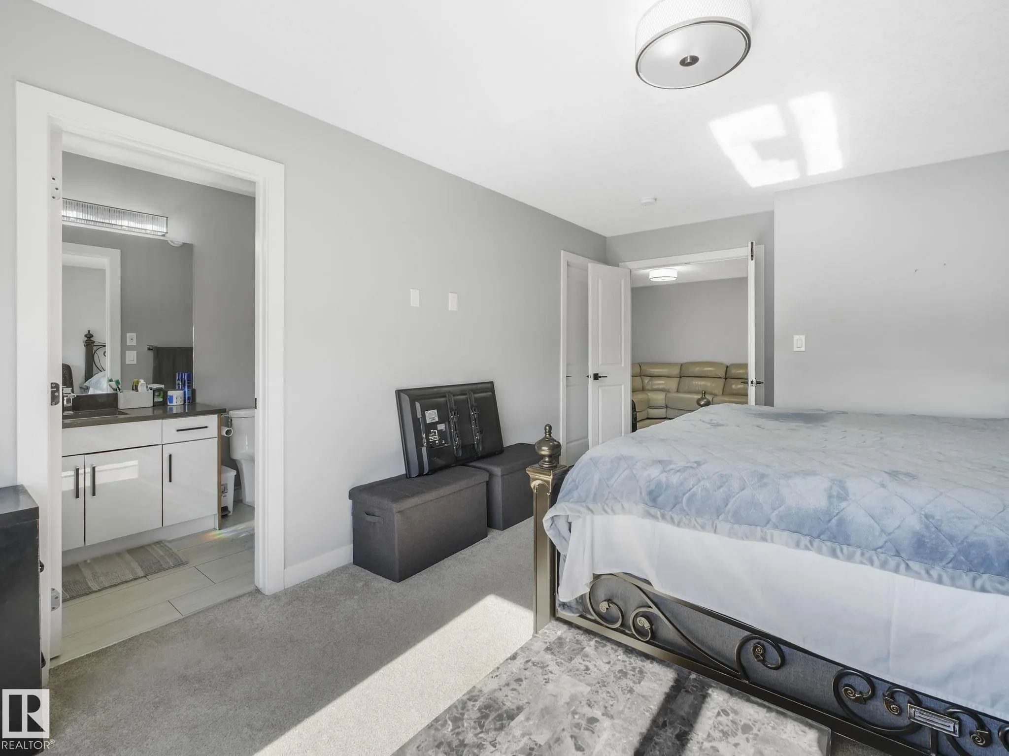 1703 16 Avenue