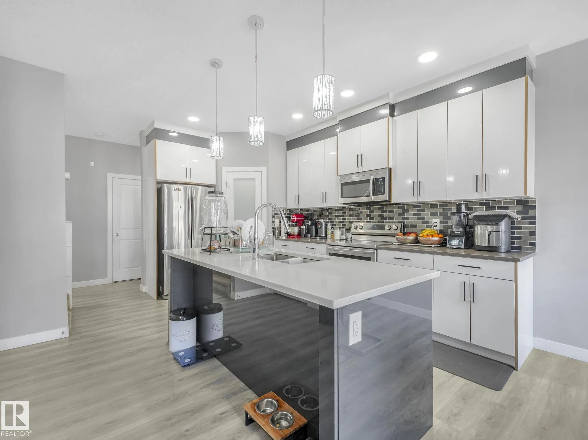 1703 16 Avenue
