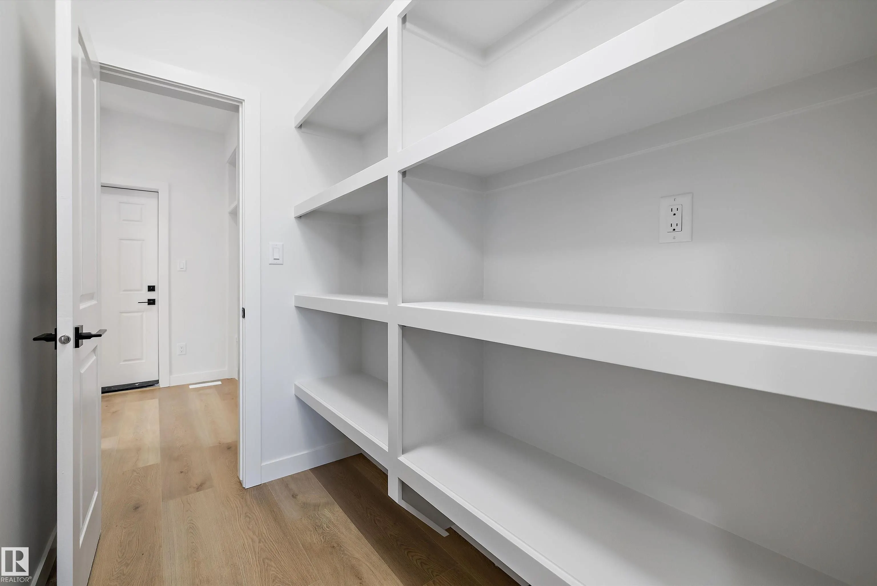 28 Chartres Close