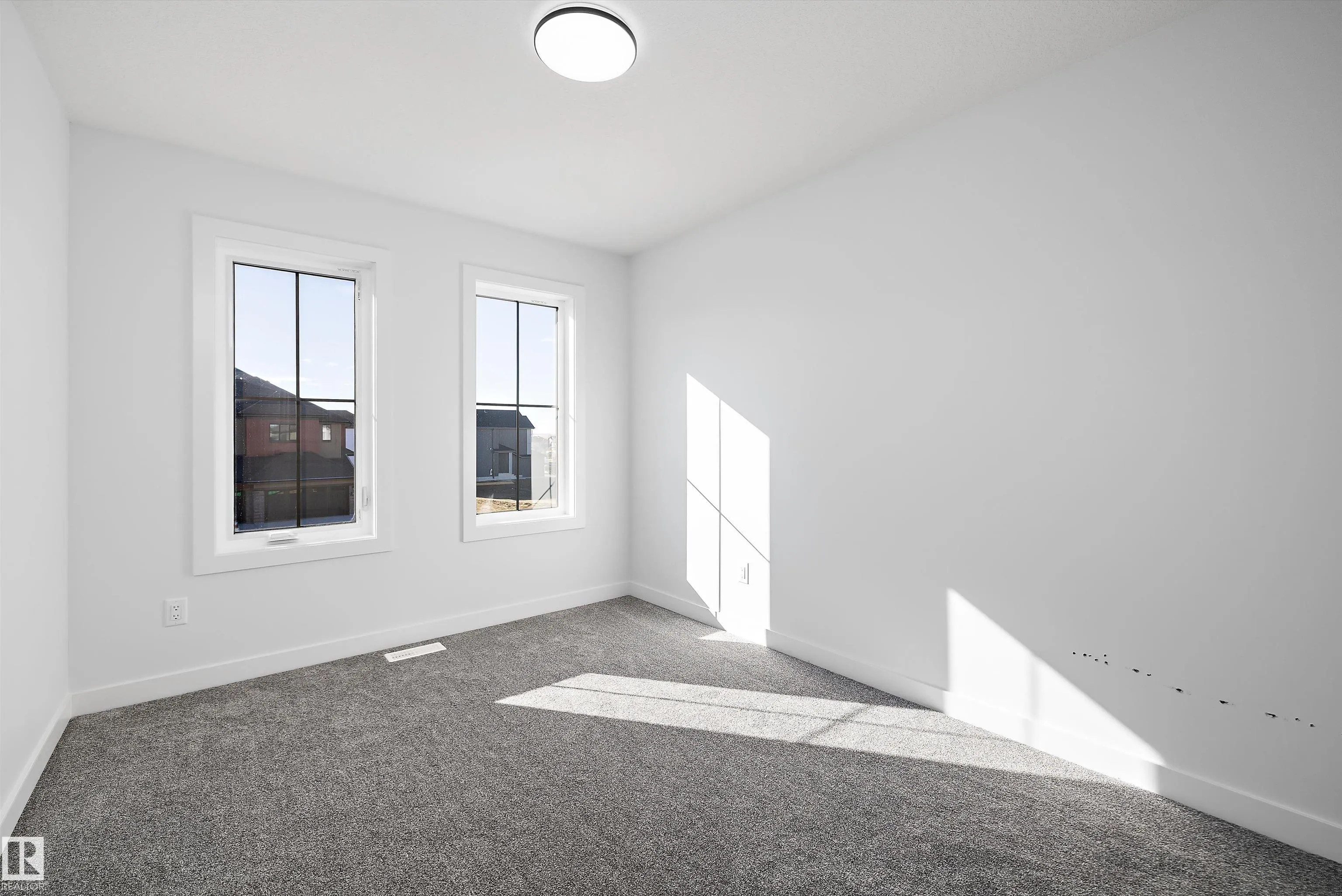 28 Chartres Close