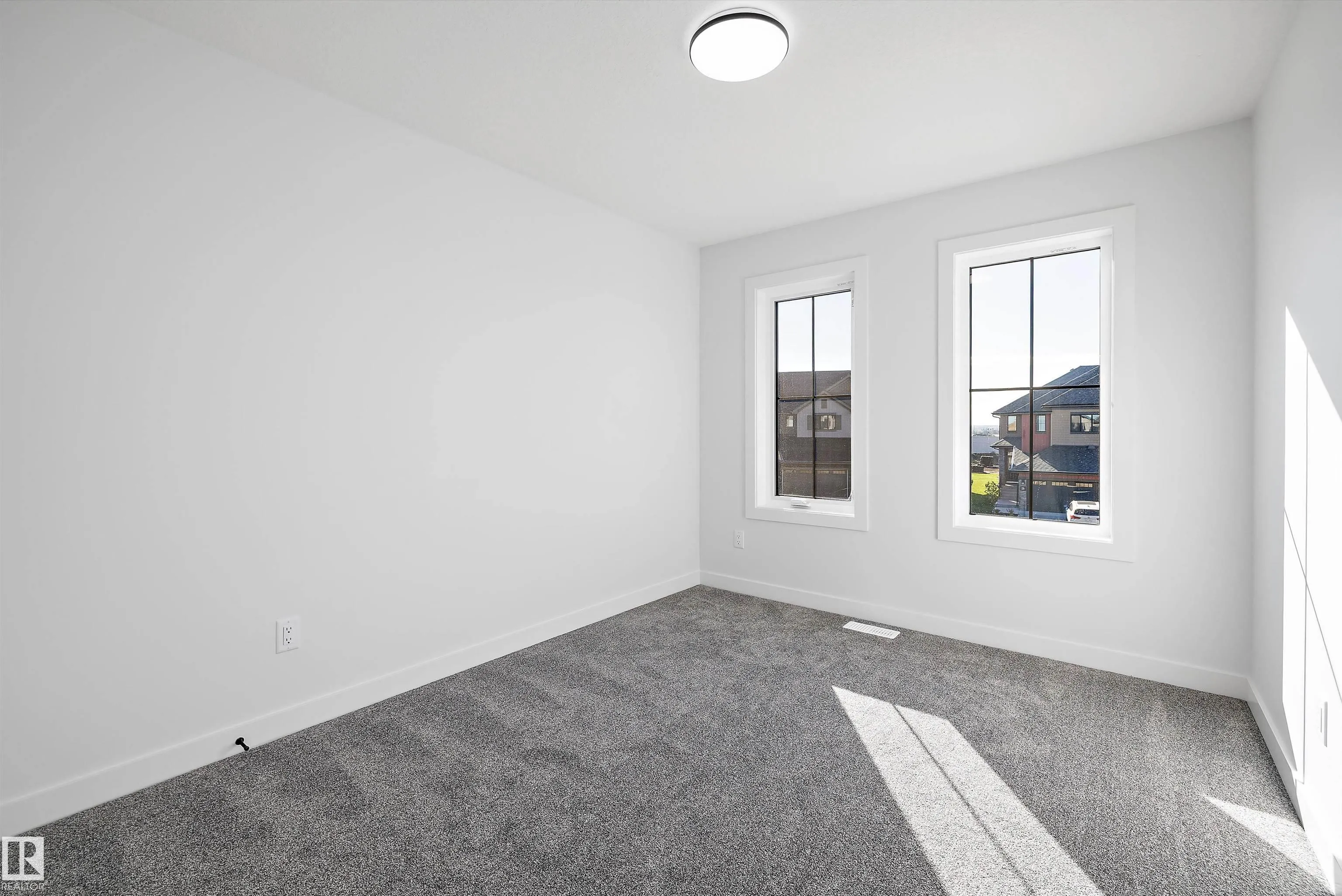 28 Chartres Close