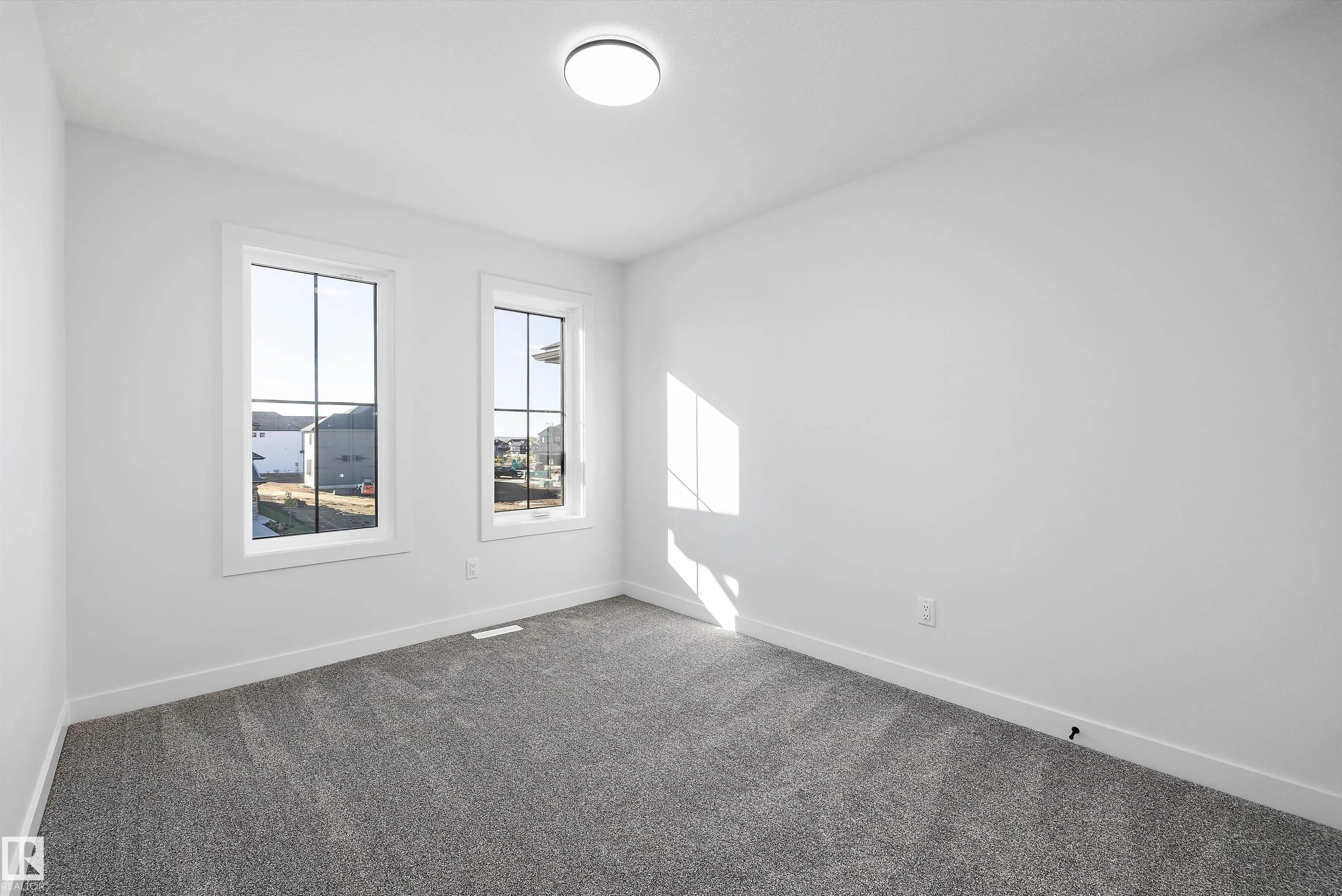 28 Chartres Close