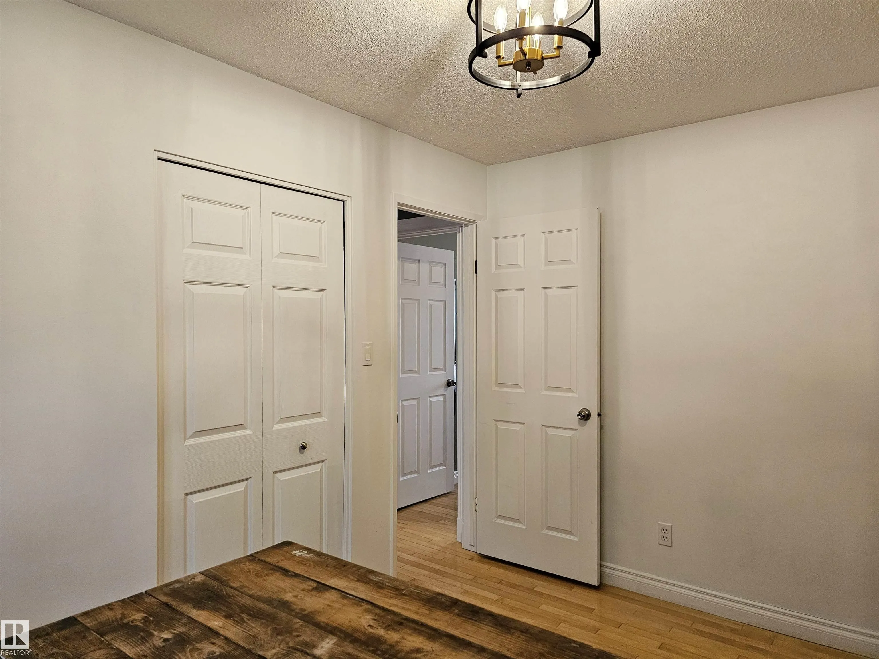 23 ALCOTT Crescent