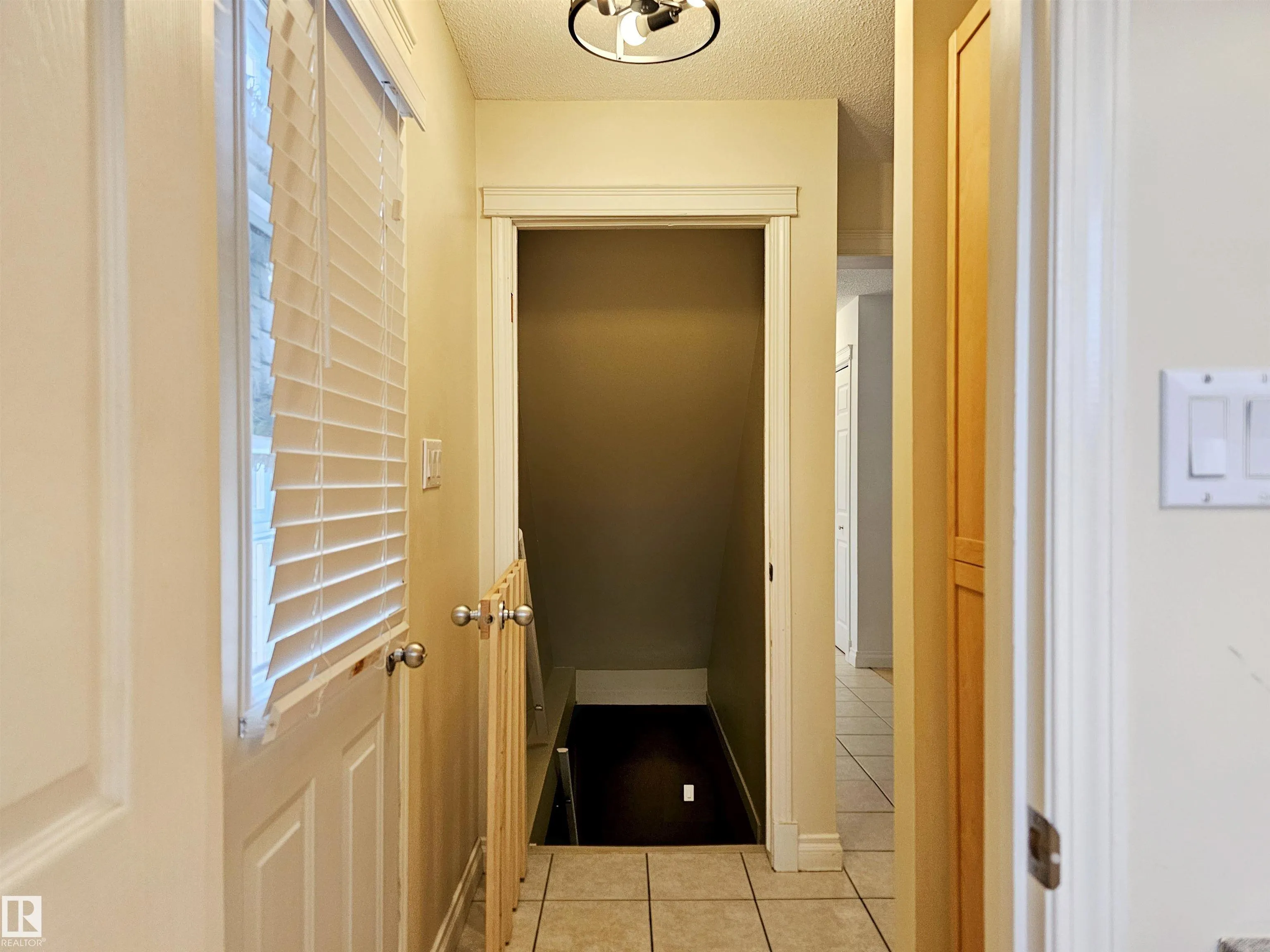 23 ALCOTT Crescent