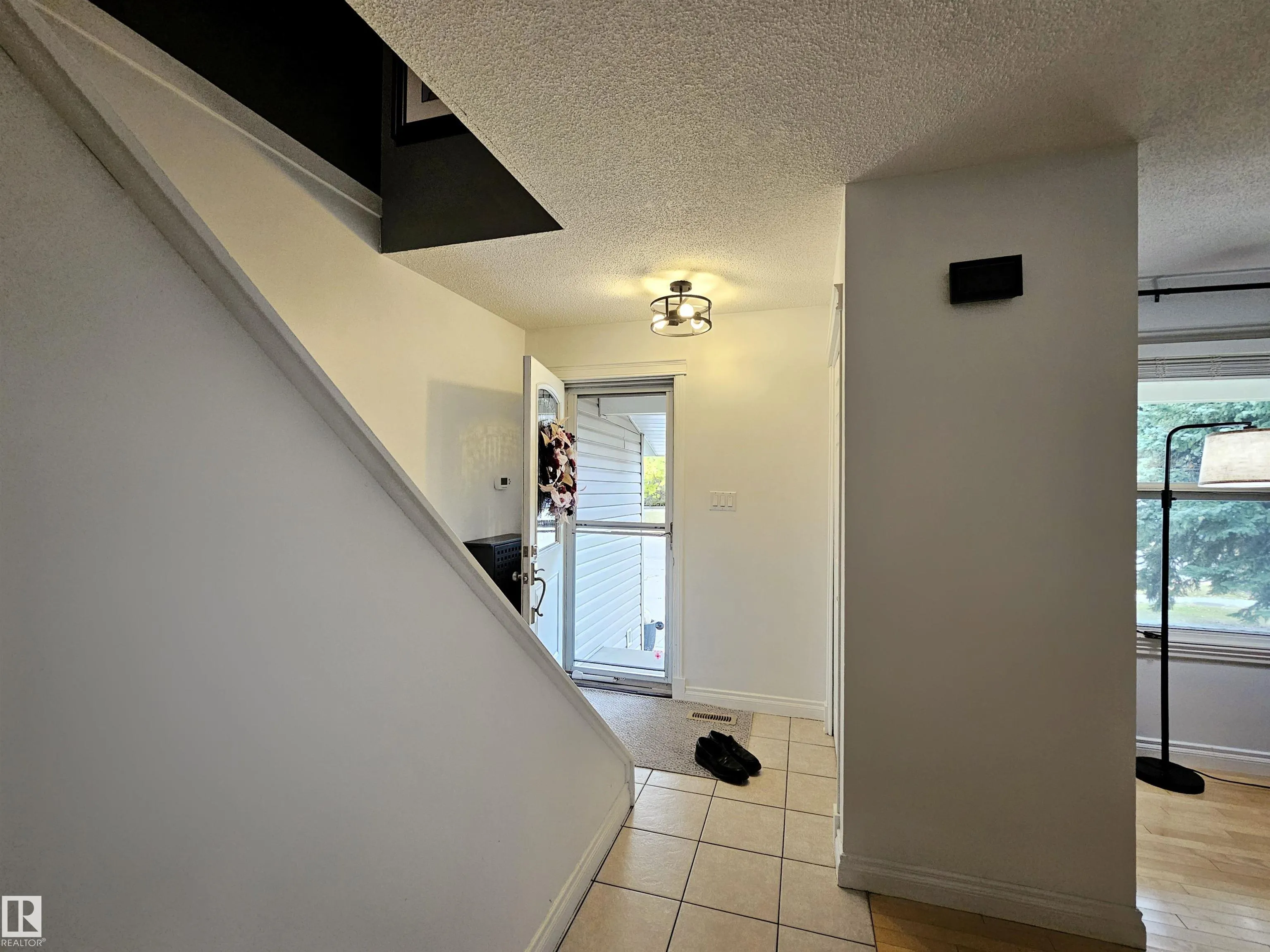 23 ALCOTT Crescent