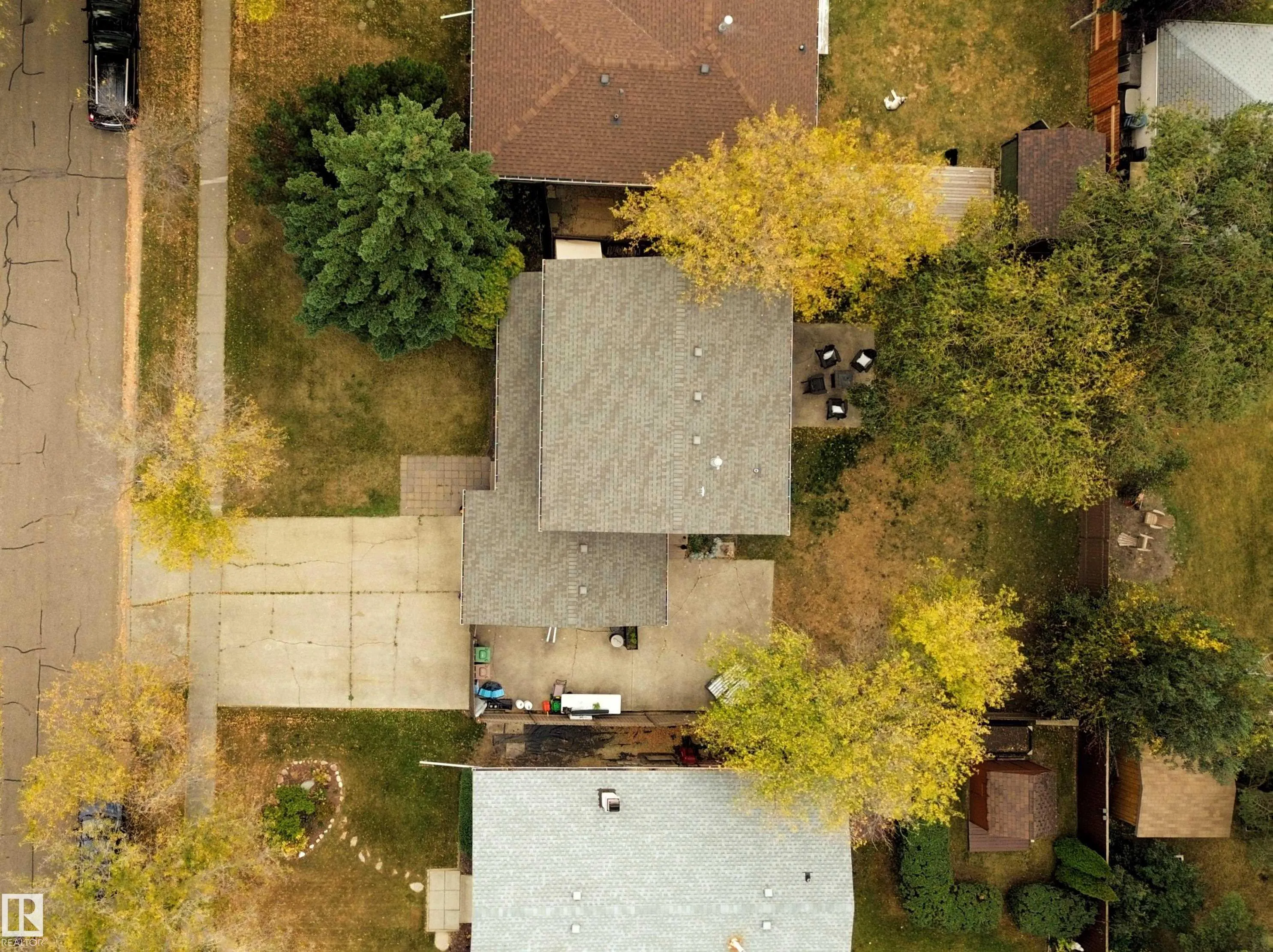 23 ALCOTT Crescent