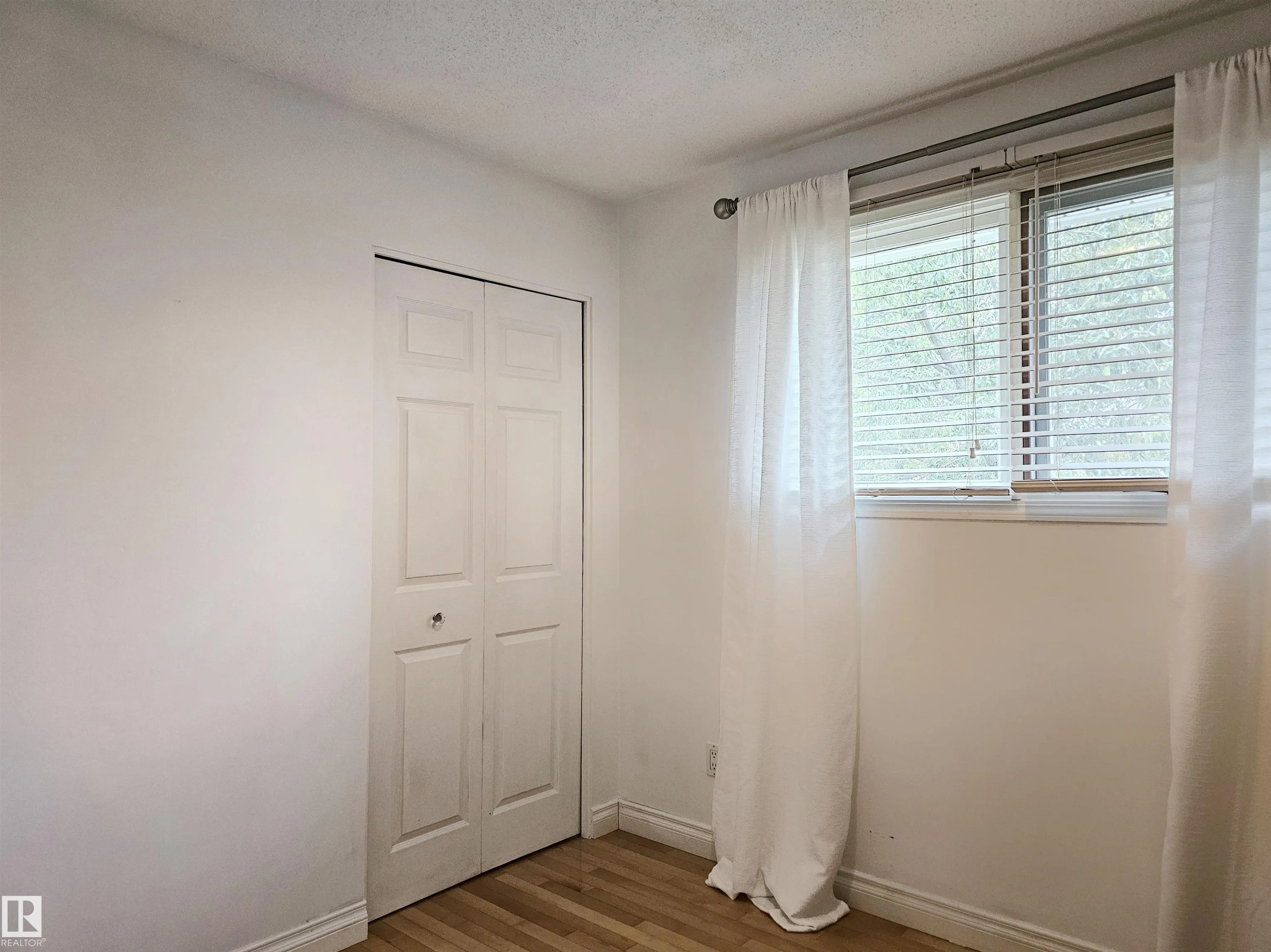 23 ALCOTT Crescent