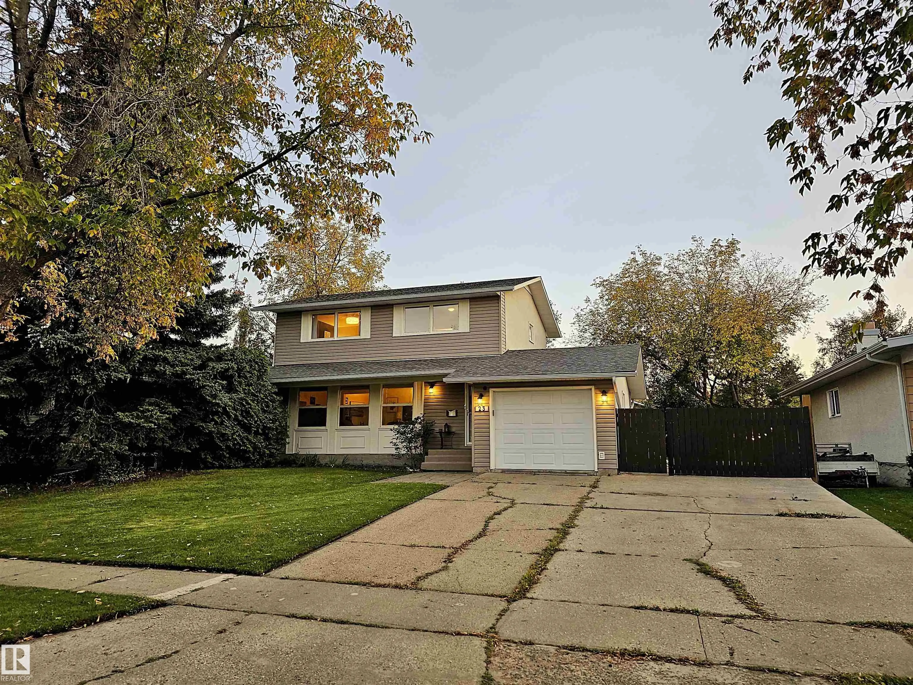 23 ALCOTT Crescent