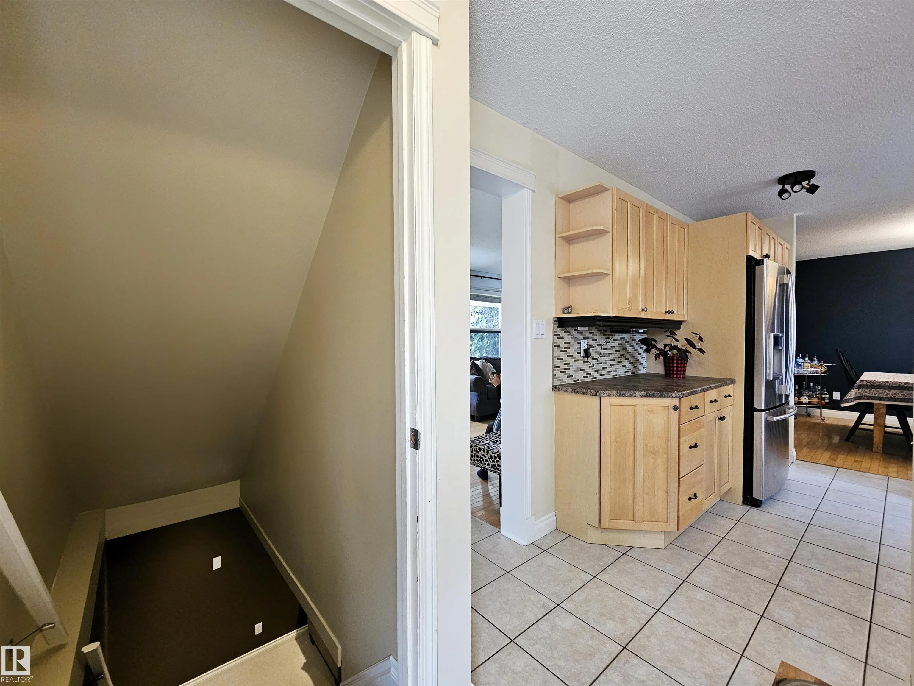 23 ALCOTT Crescent