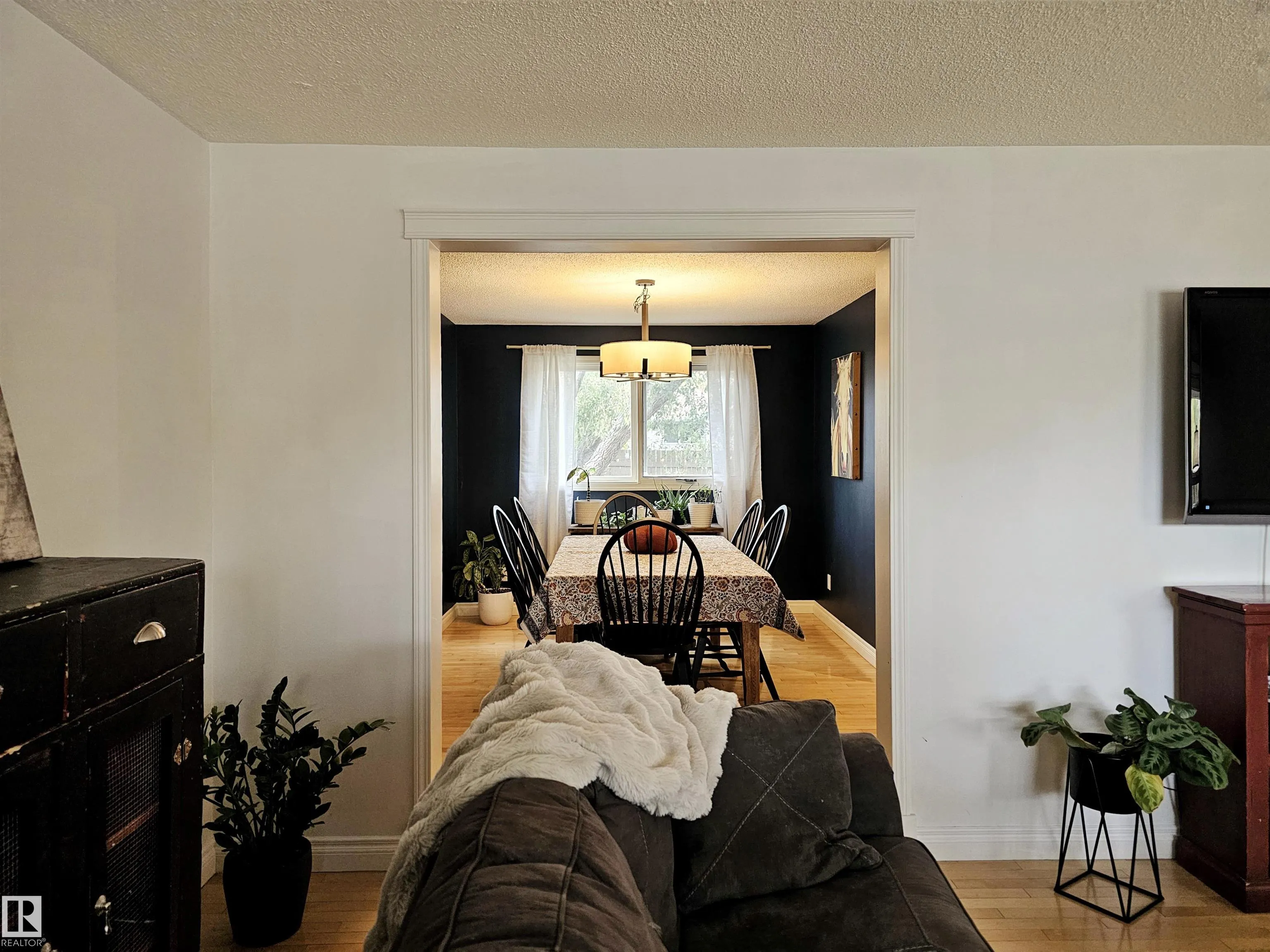 23 ALCOTT Crescent