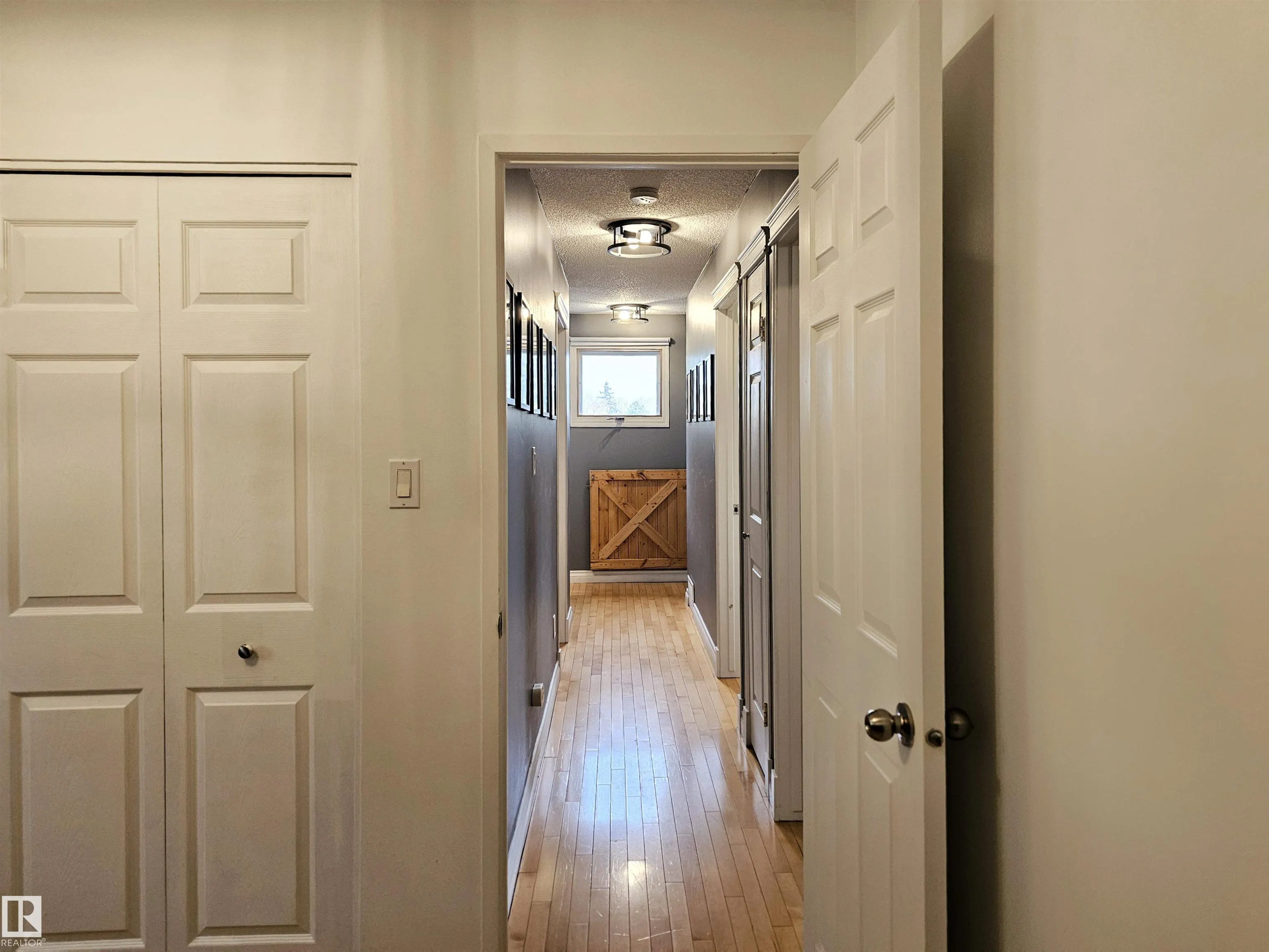 23 ALCOTT Crescent