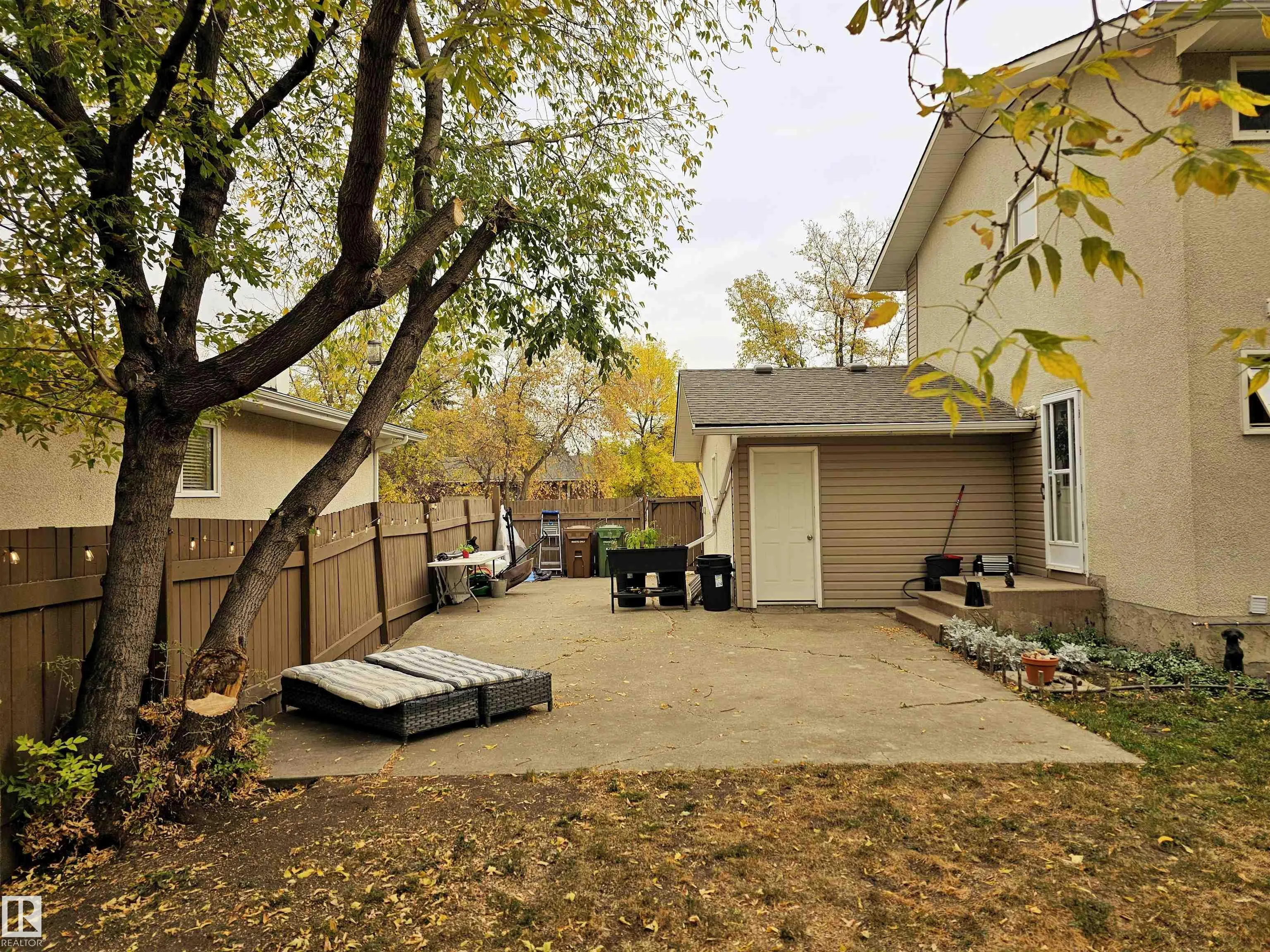 23 ALCOTT Crescent
