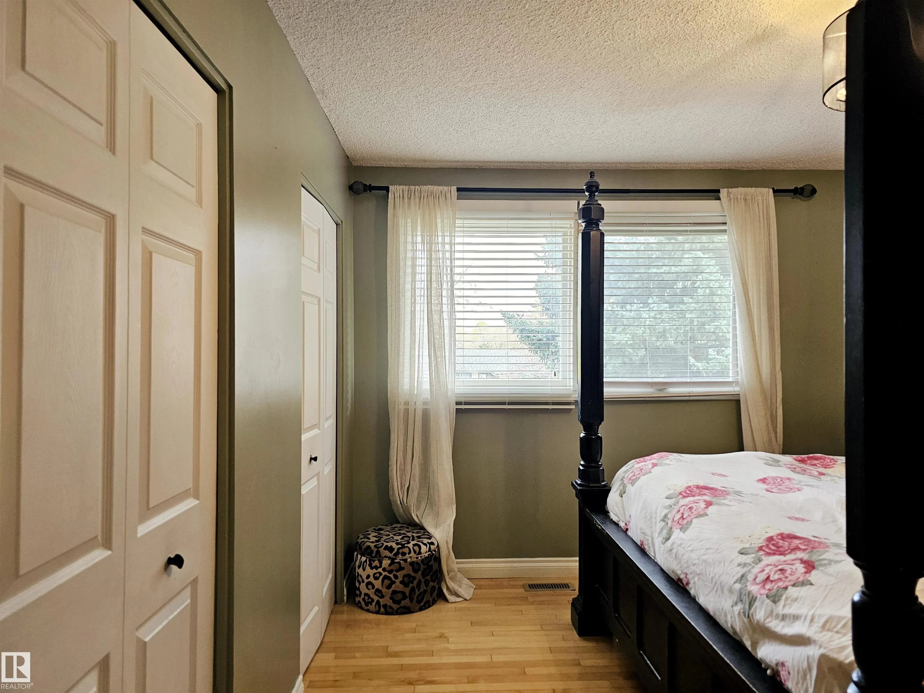 23 ALCOTT Crescent