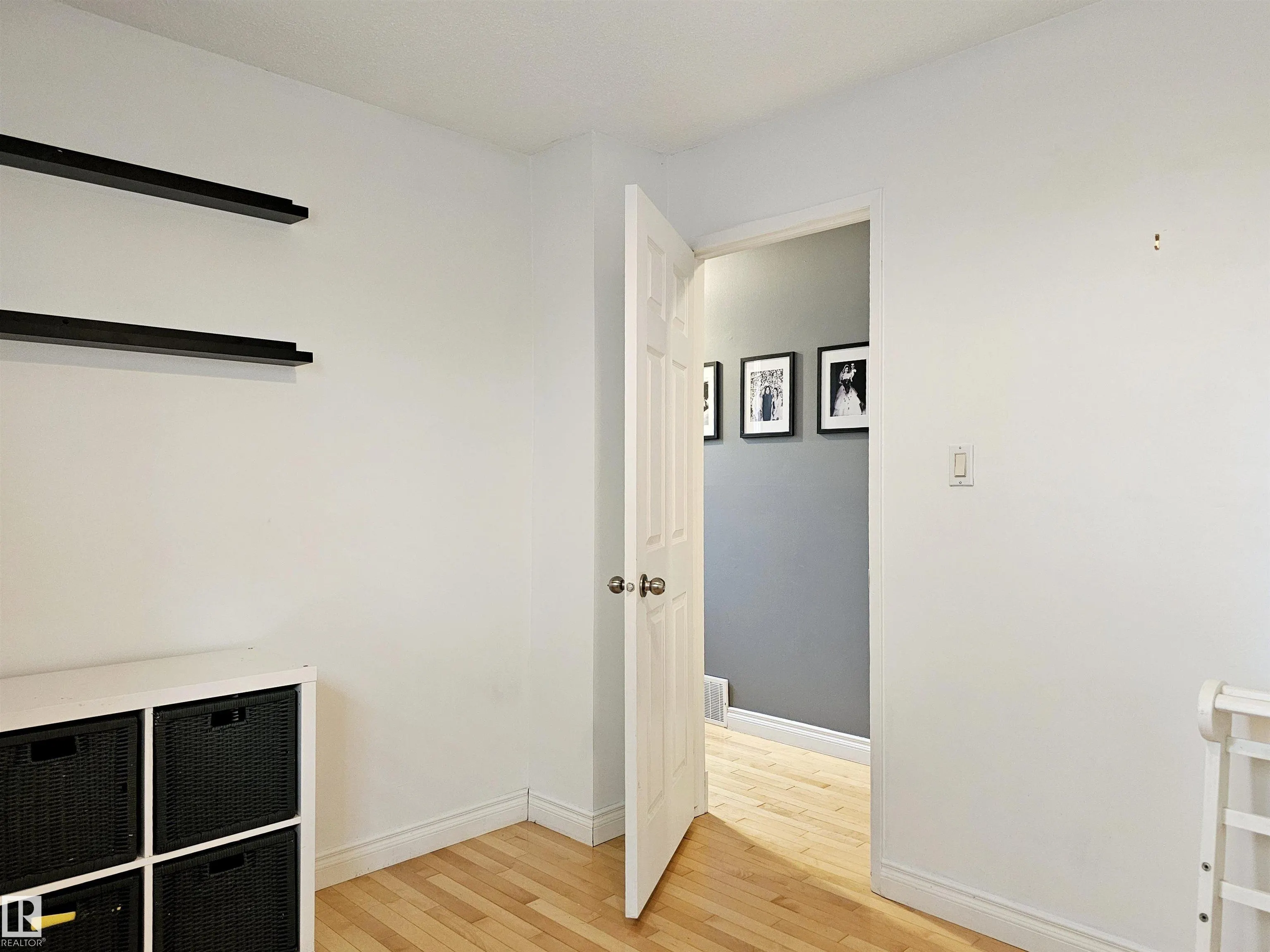 23 ALCOTT Crescent