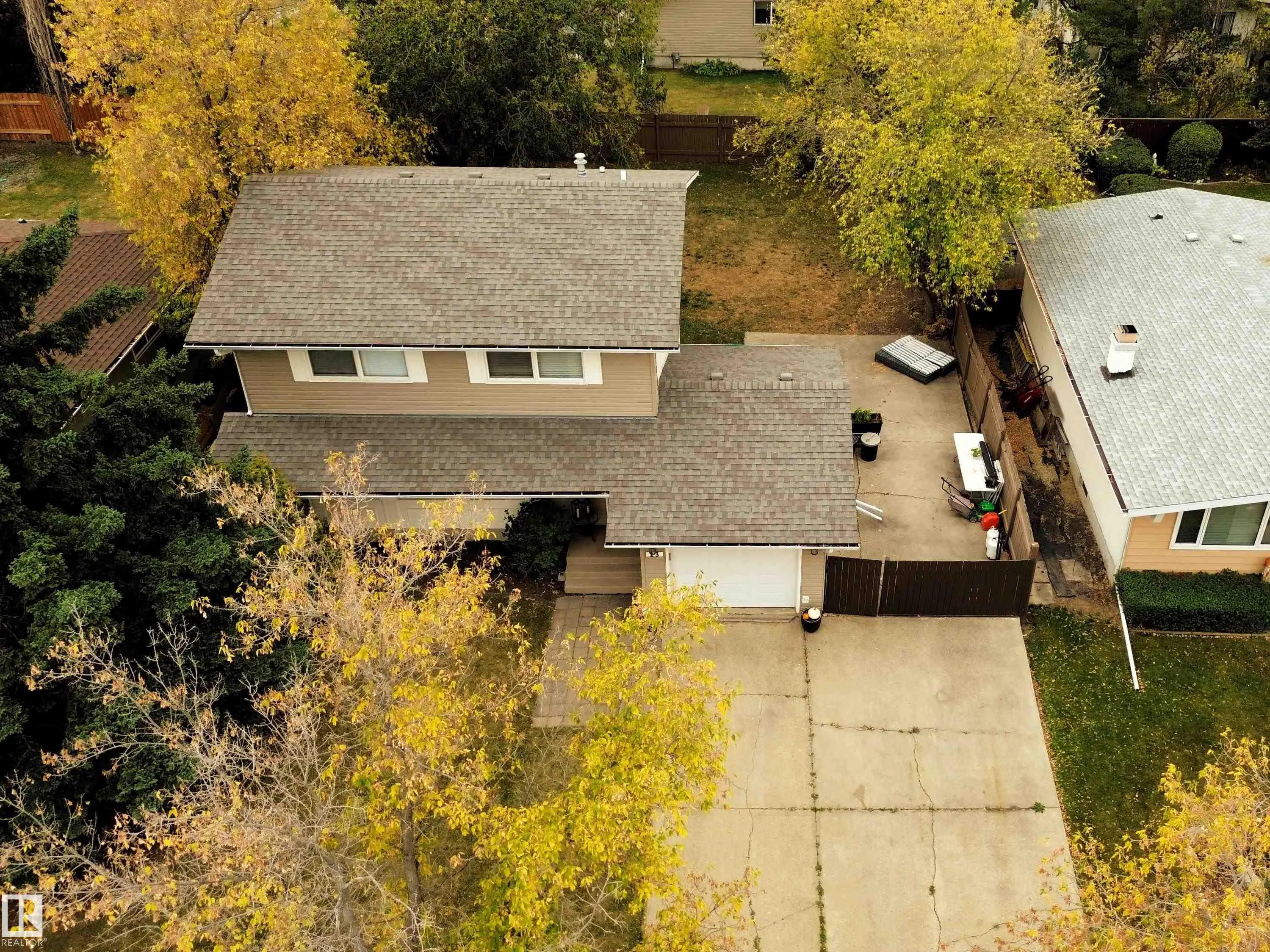 23 ALCOTT Crescent