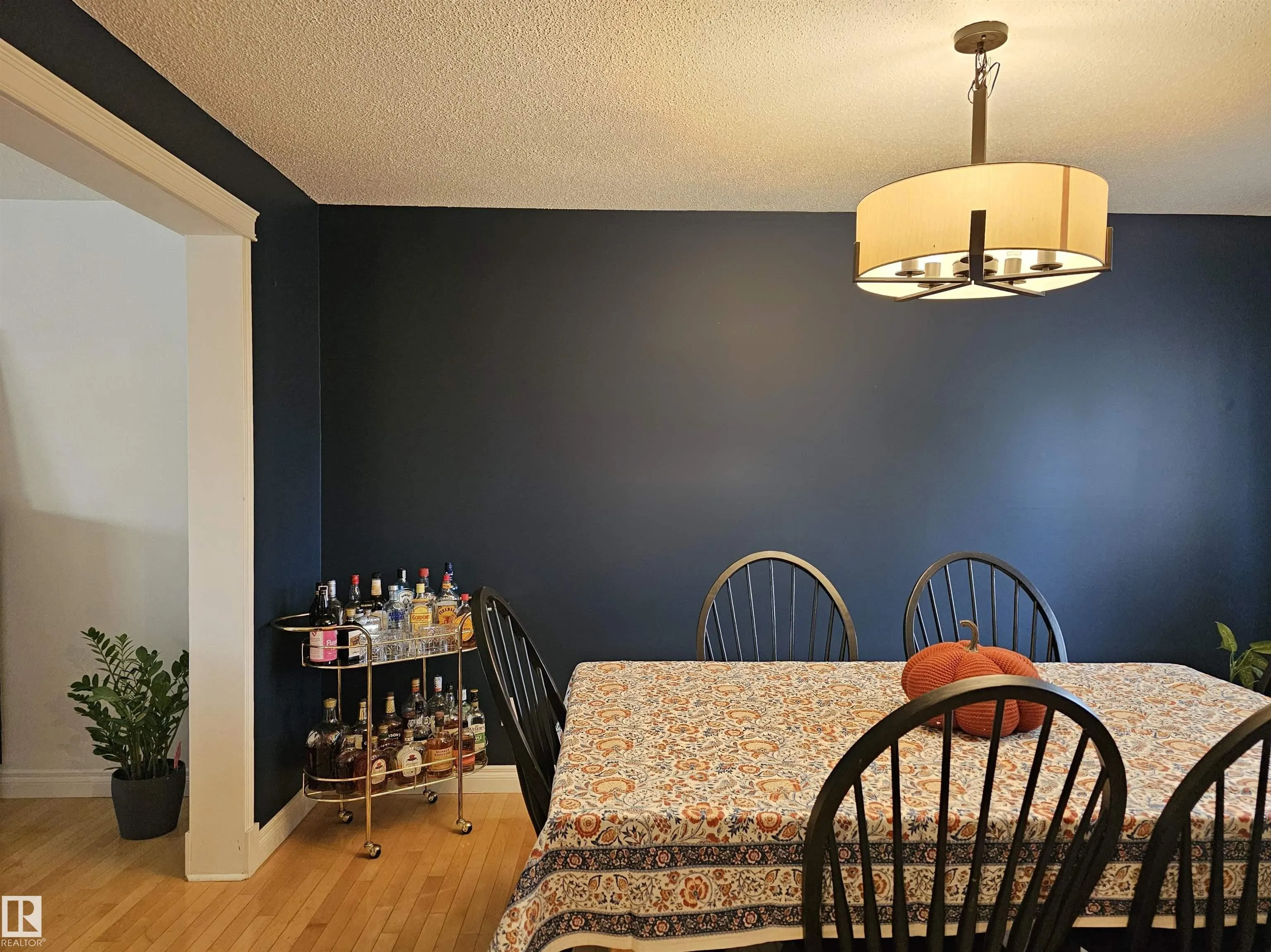 23 ALCOTT Crescent