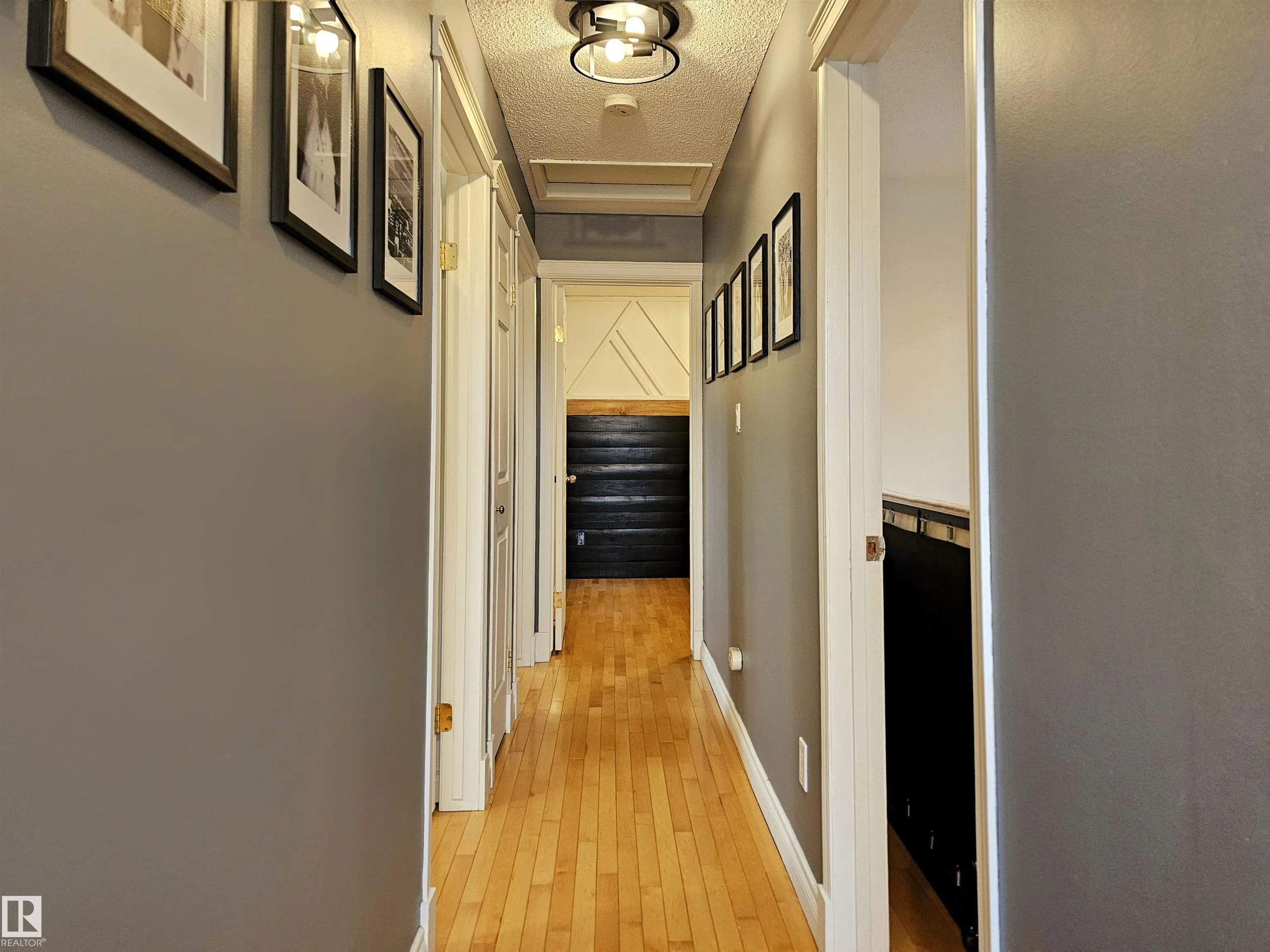 23 ALCOTT Crescent