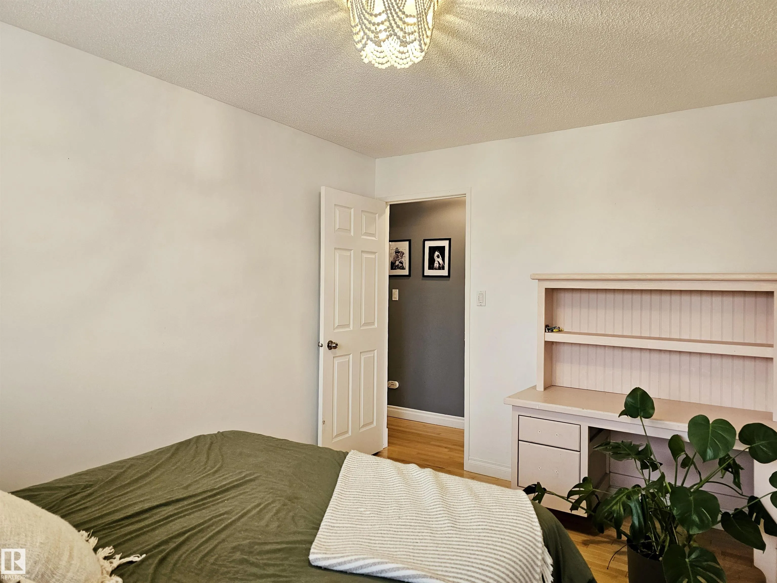 23 ALCOTT Crescent