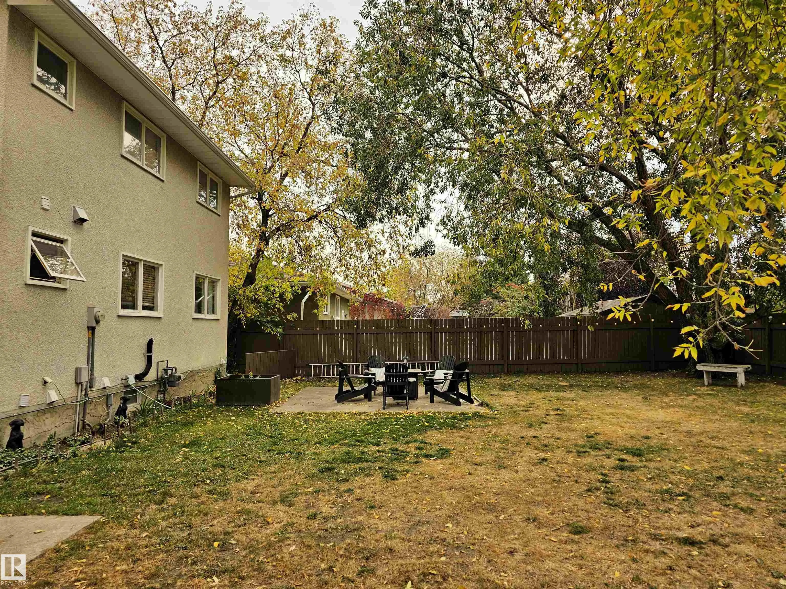 23 ALCOTT Crescent