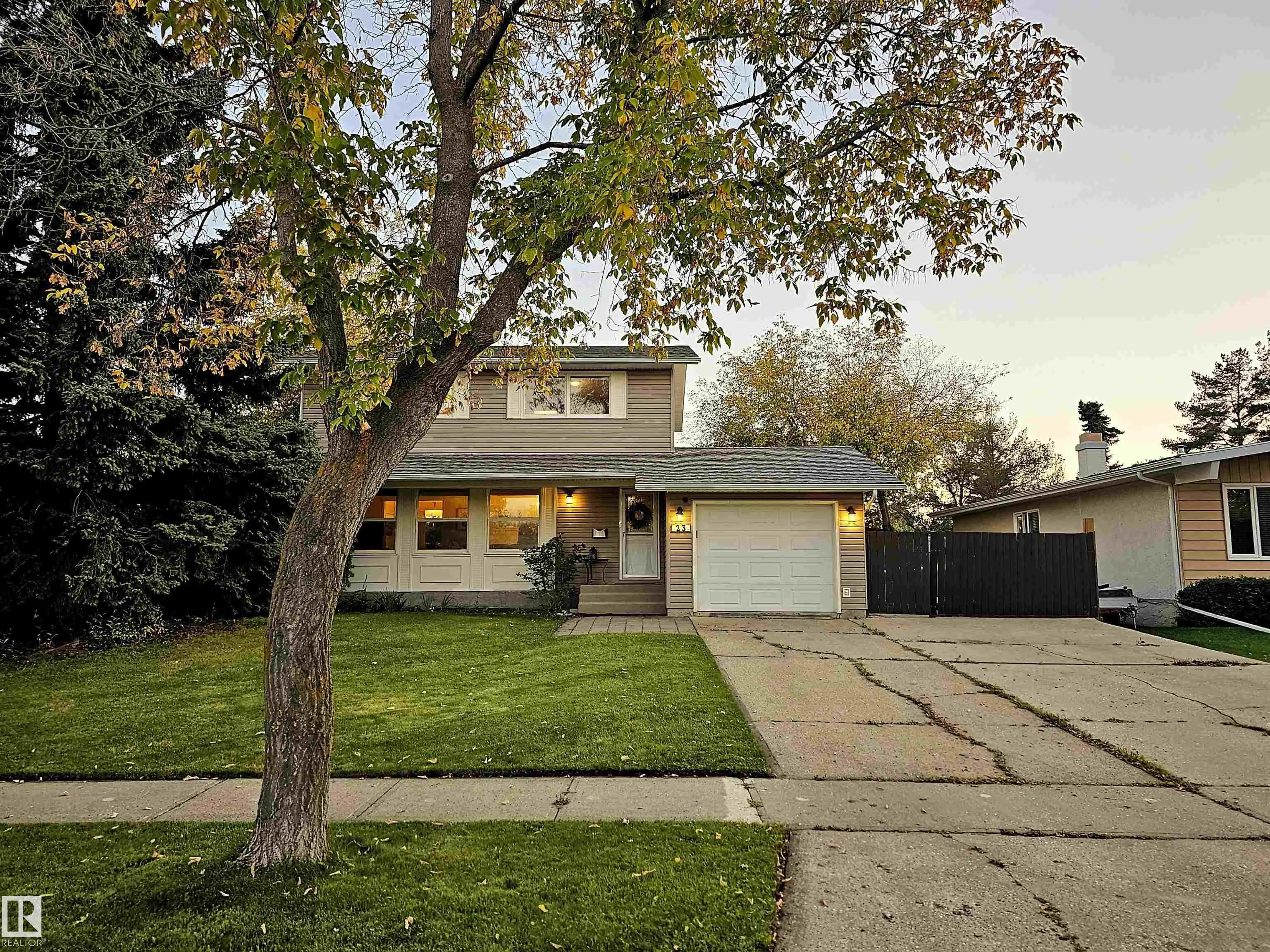 23 ALCOTT Crescent